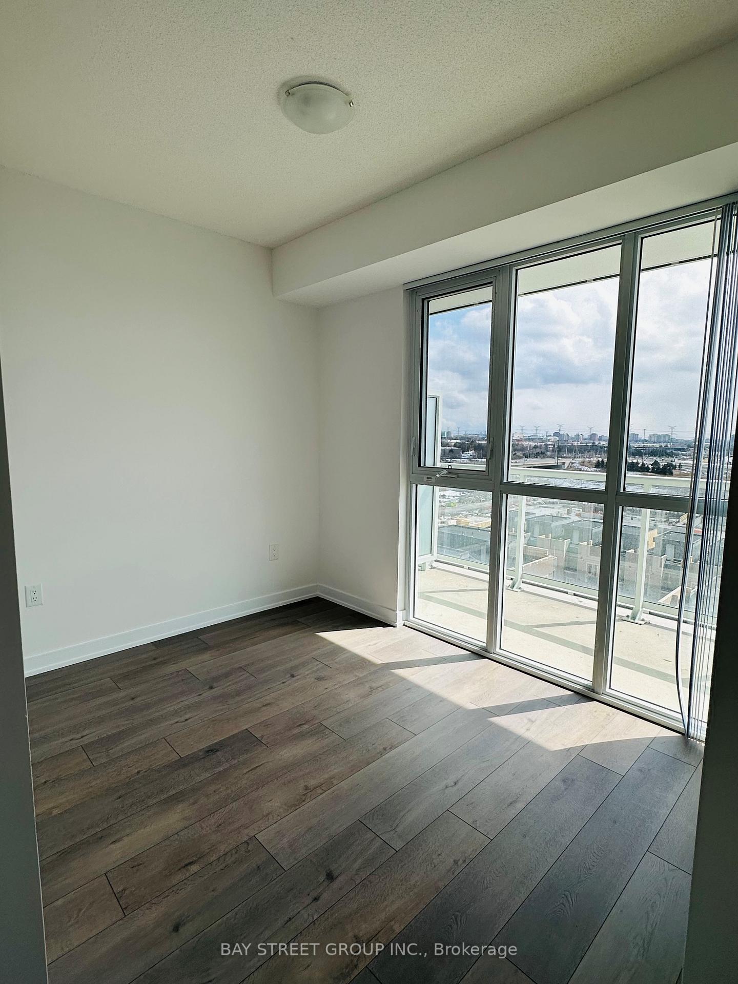 Photo 15 of Unit 905, 38 Honeycrisp Crescent, Vaughan, Vaughan Corporate Centre — HOMEH