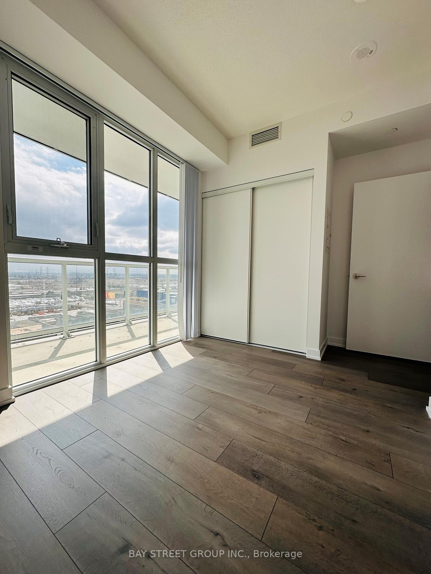 Photo 22 of Unit 905, 38 Honeycrisp Crescent, Vaughan, Vaughan Corporate Centre — HOMEH