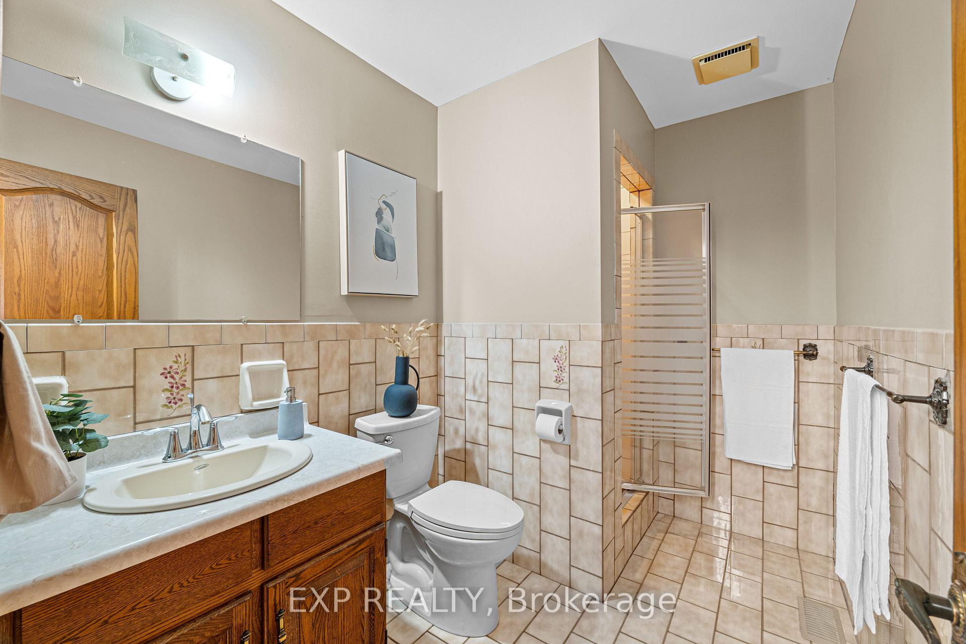 Photo 10 of 87 Third Road E, Hamilton, Stoney Creek — HOMEH