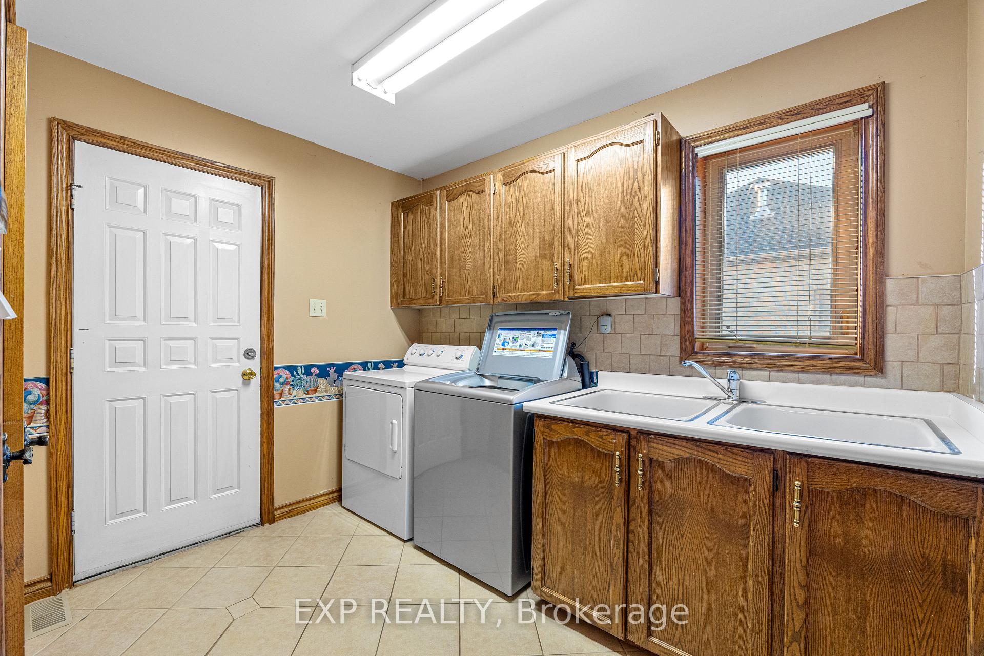 Photo 14 of 87 Third Road E, Hamilton, Stoney Creek — HOMEH
