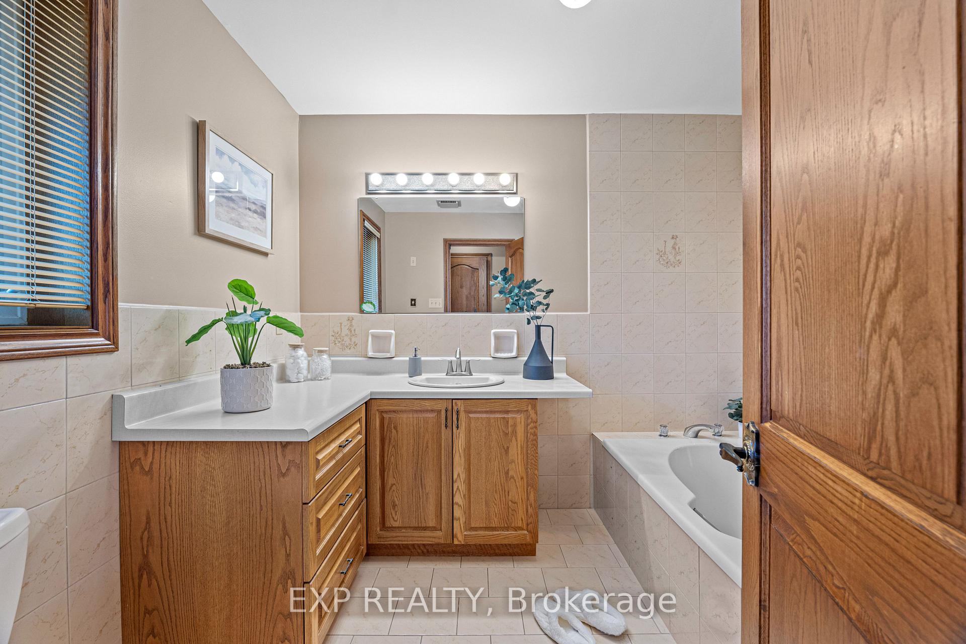 Photo 27 of 87 Third Road E, Hamilton, Stoney Creek — HOMEH