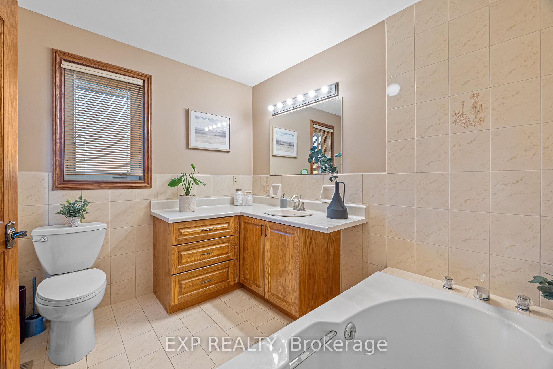 Photo 29 of 87 Third Road E, Hamilton, Stoney Creek — HOMEH