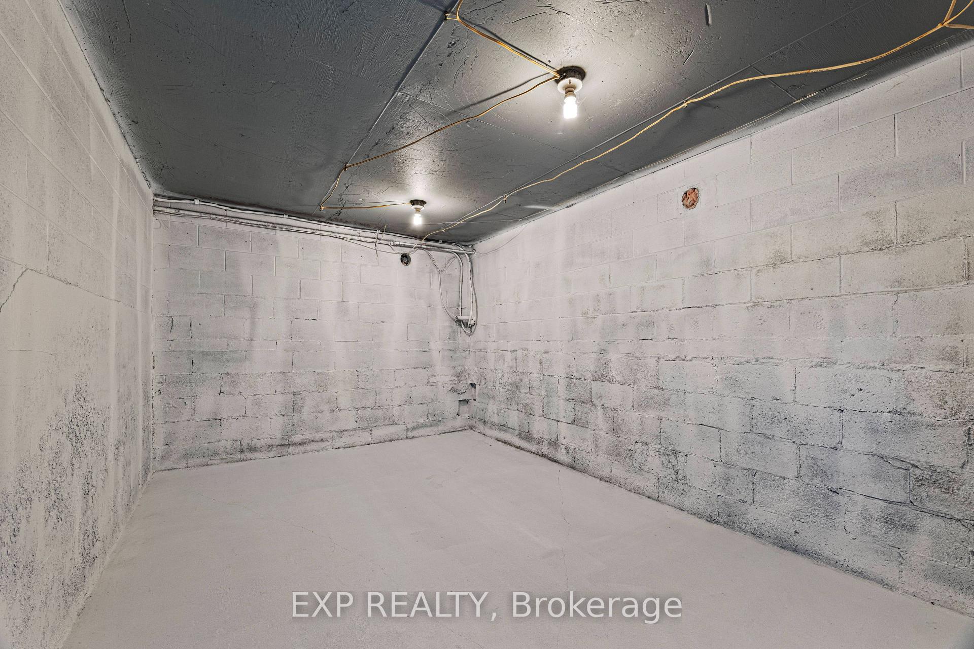 Photo 34 of 87 Third Road E, Hamilton, Stoney Creek — HOMEH
