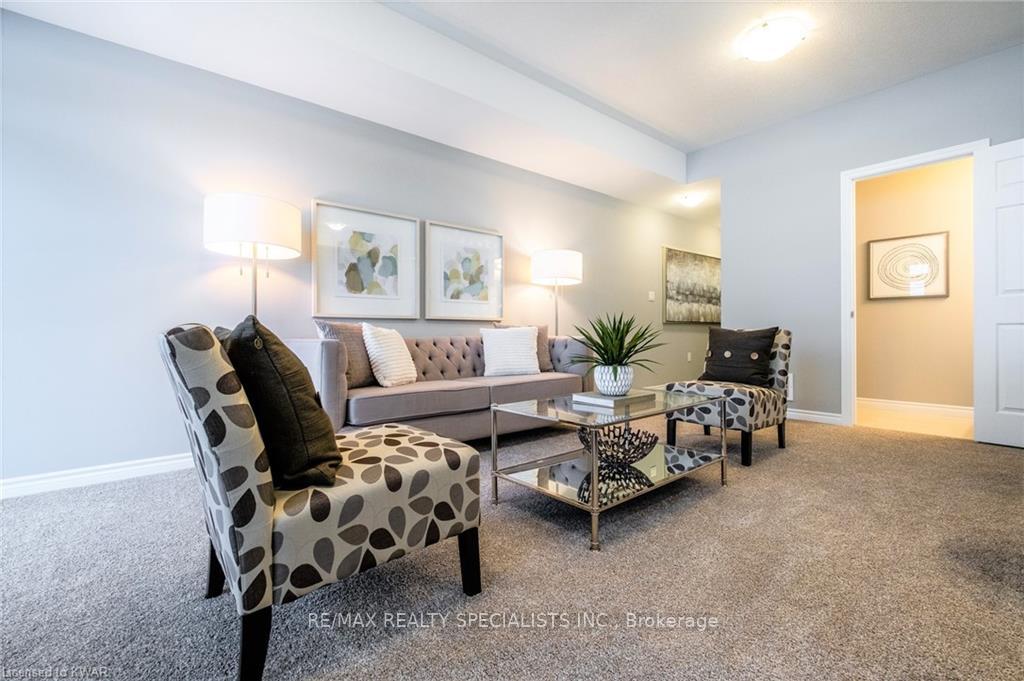 Photo 12 of 66 Wheat Lane, Kitchener — HOMEH