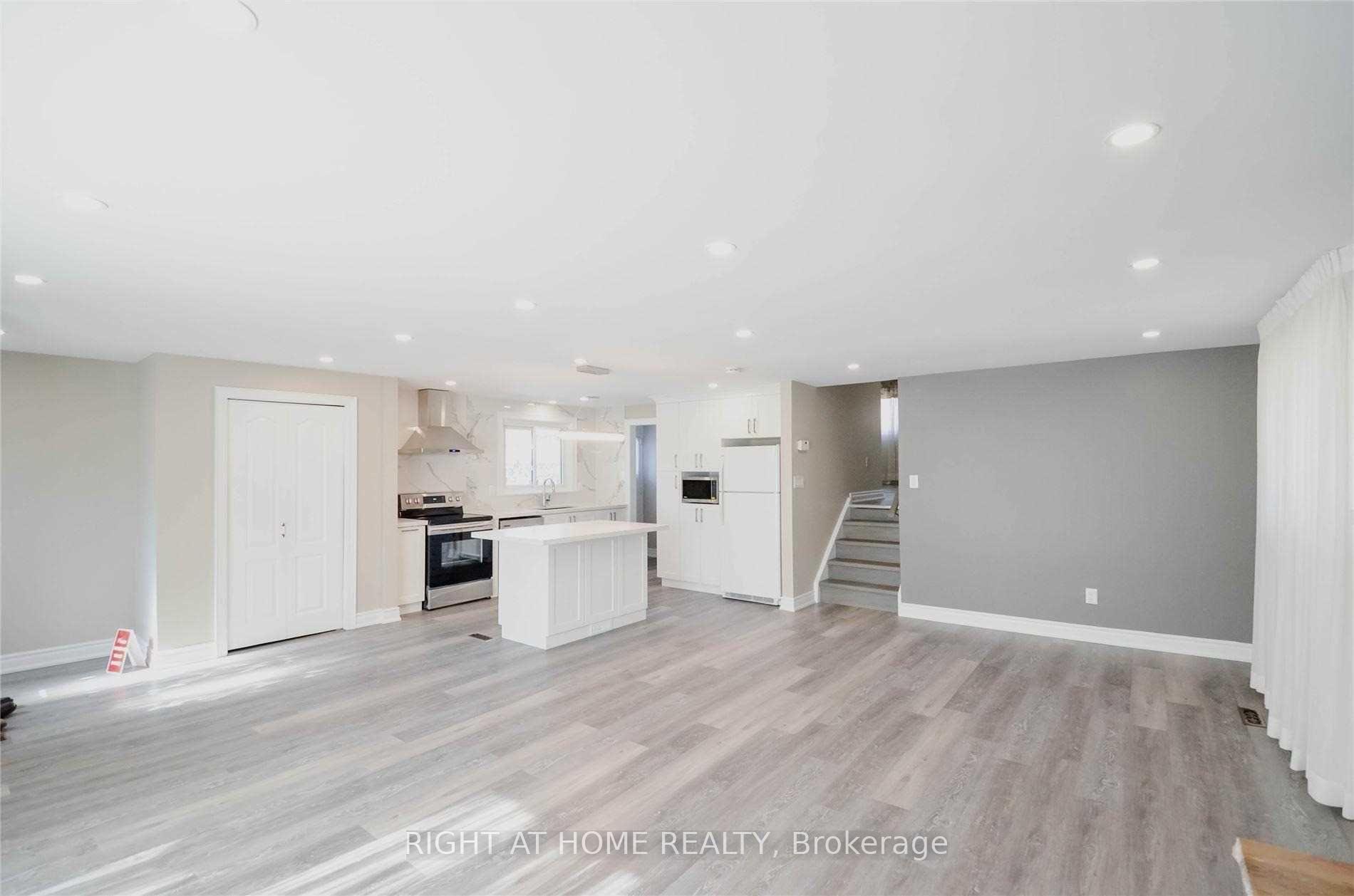 Photo 1 of 10 Lewin Crescent, Ajax, South East — HOMEH