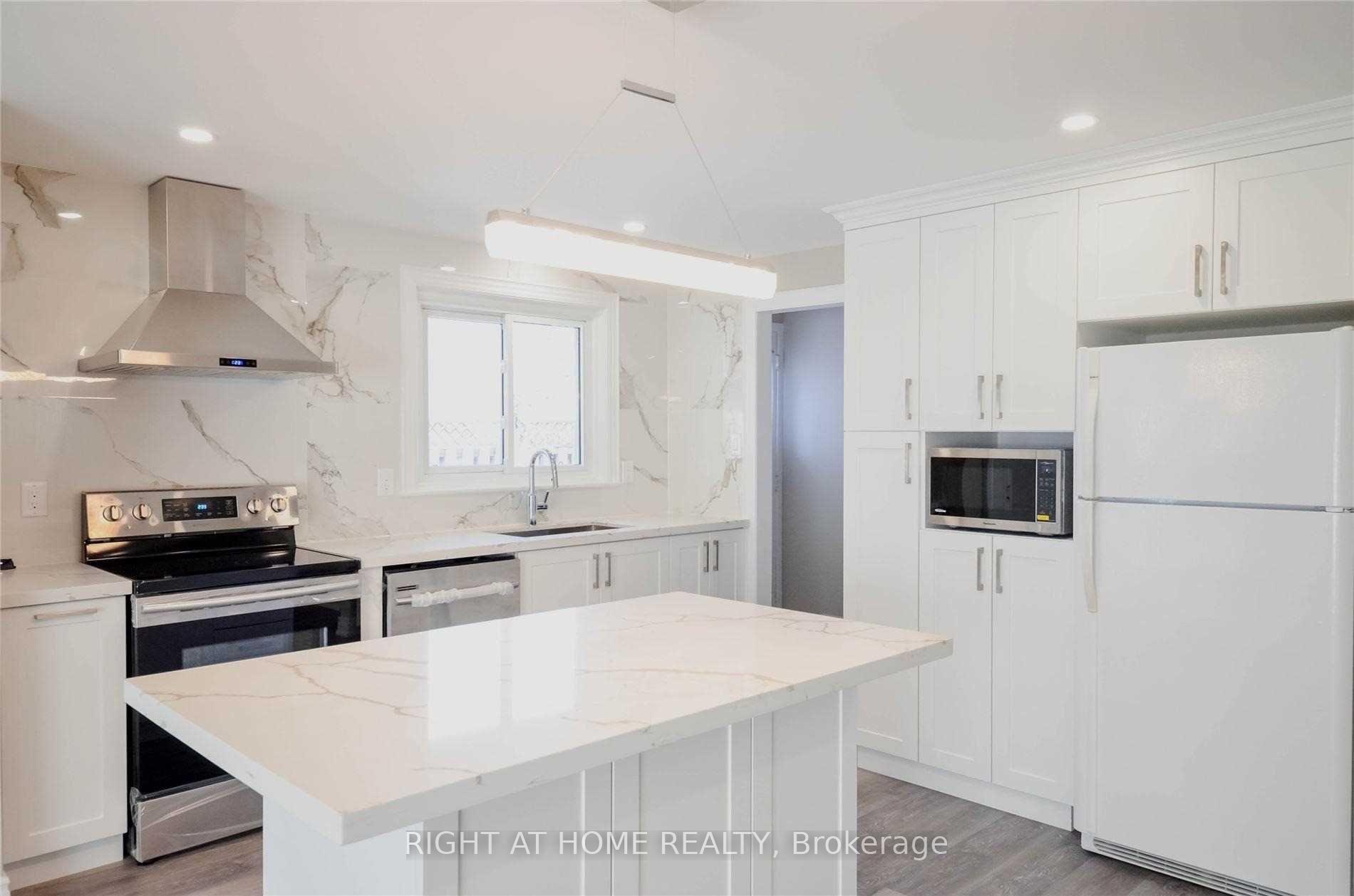Photo 4 of 10 Lewin Crescent, Ajax, South East — HOMEH