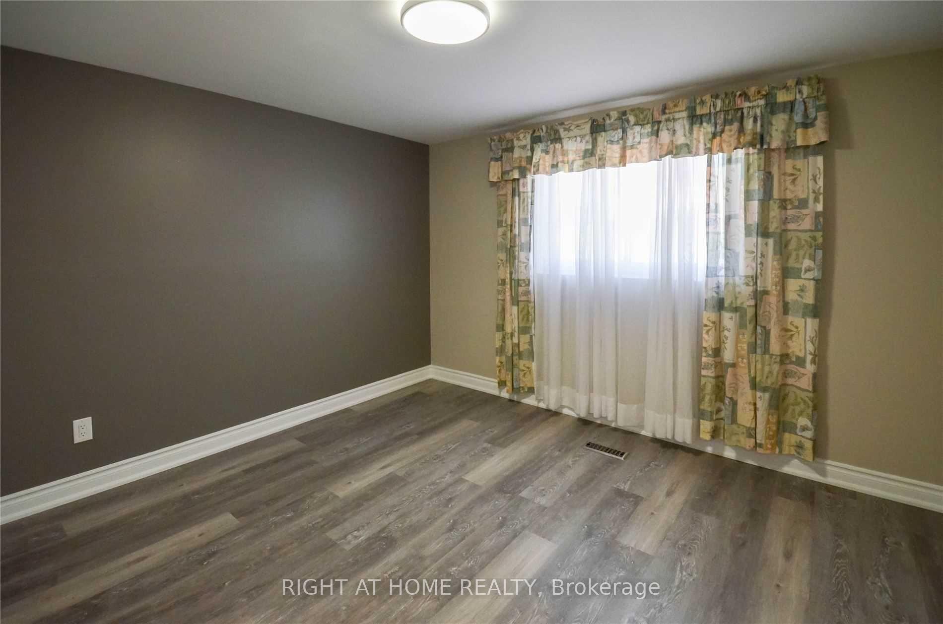 Photo 6 of 10 Lewin Crescent, Ajax, South East — HOMEH