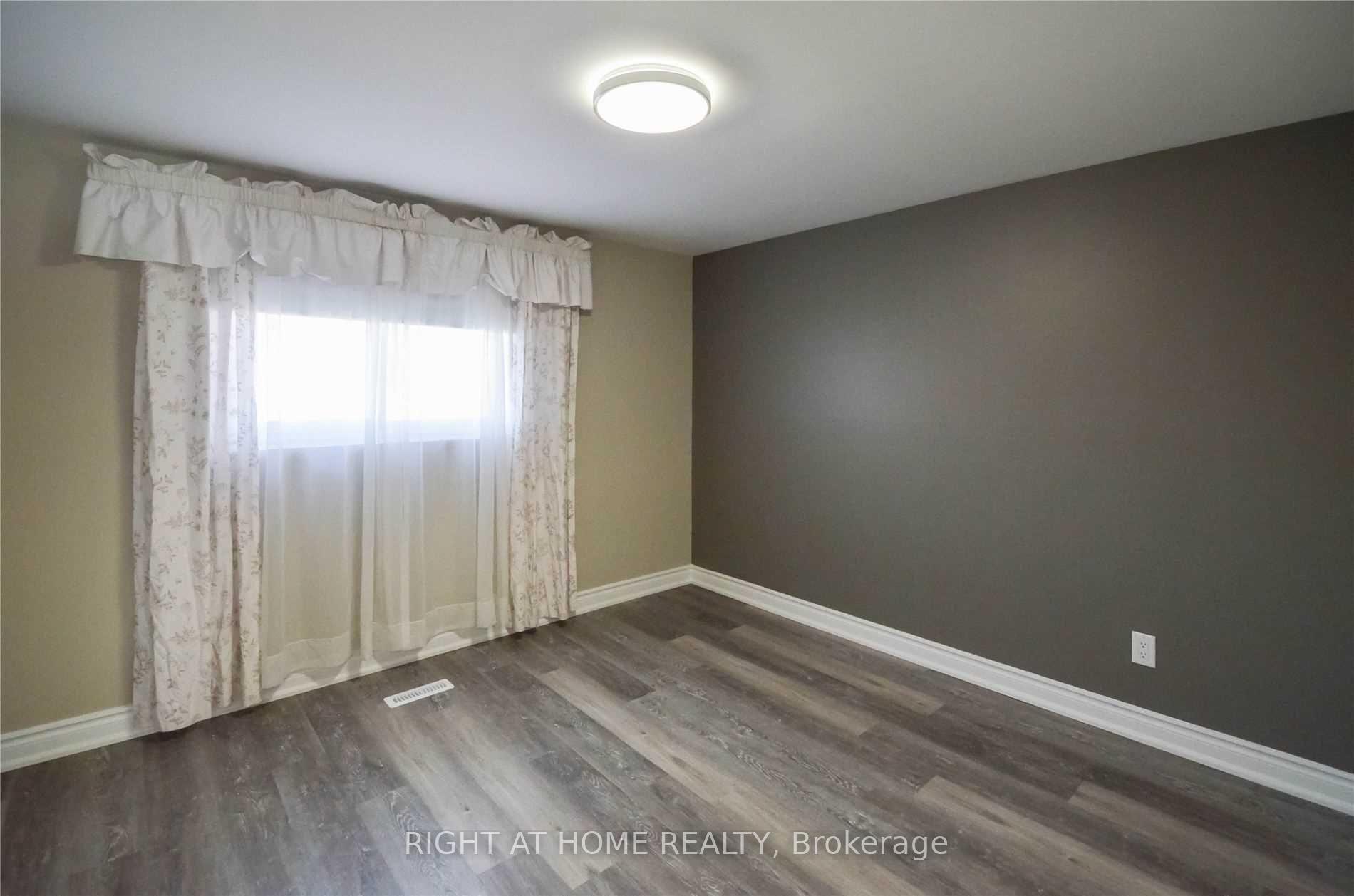 Photo 7 of 10 Lewin Crescent, Ajax, South East — HOMEH