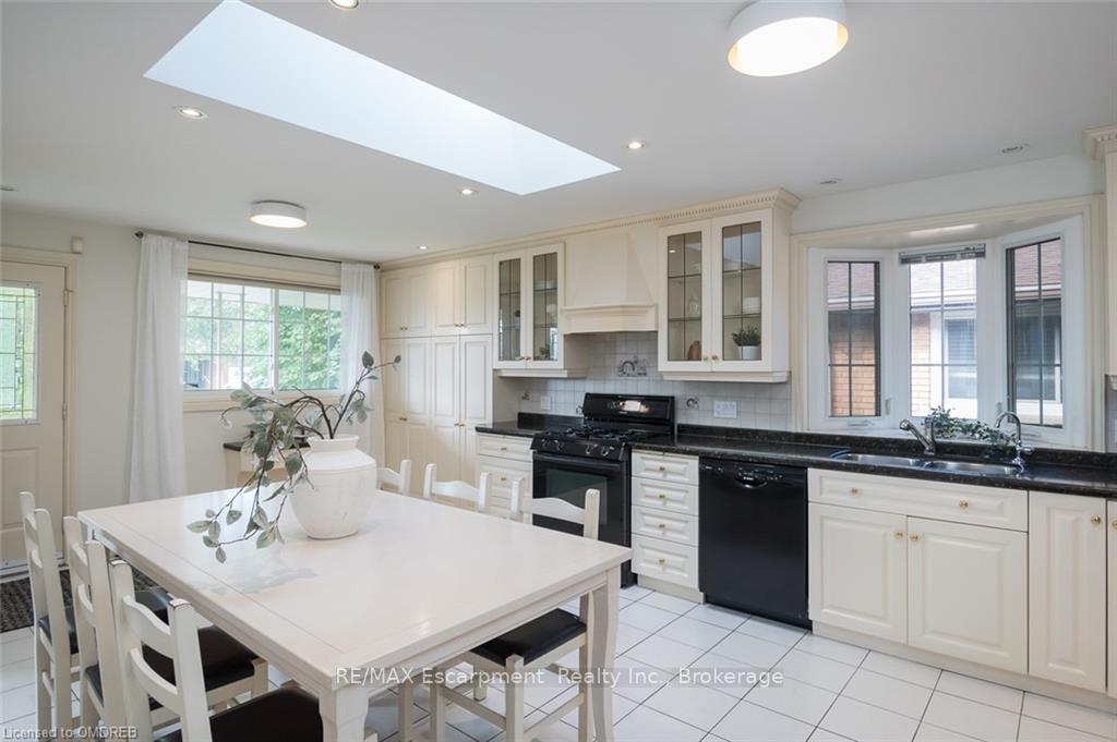 Photo 7 of 172 Oakland Drive, Hamilton, Kentley — HOMEH