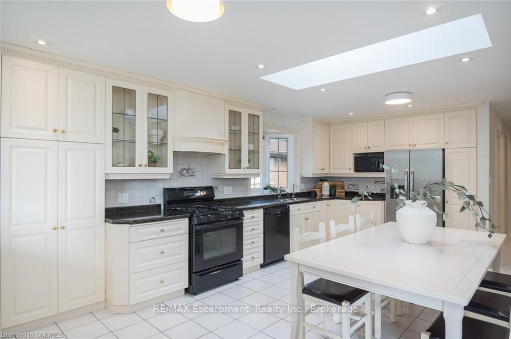 Photo 8 of 172 Oakland Drive, Hamilton, Kentley — HOMEH