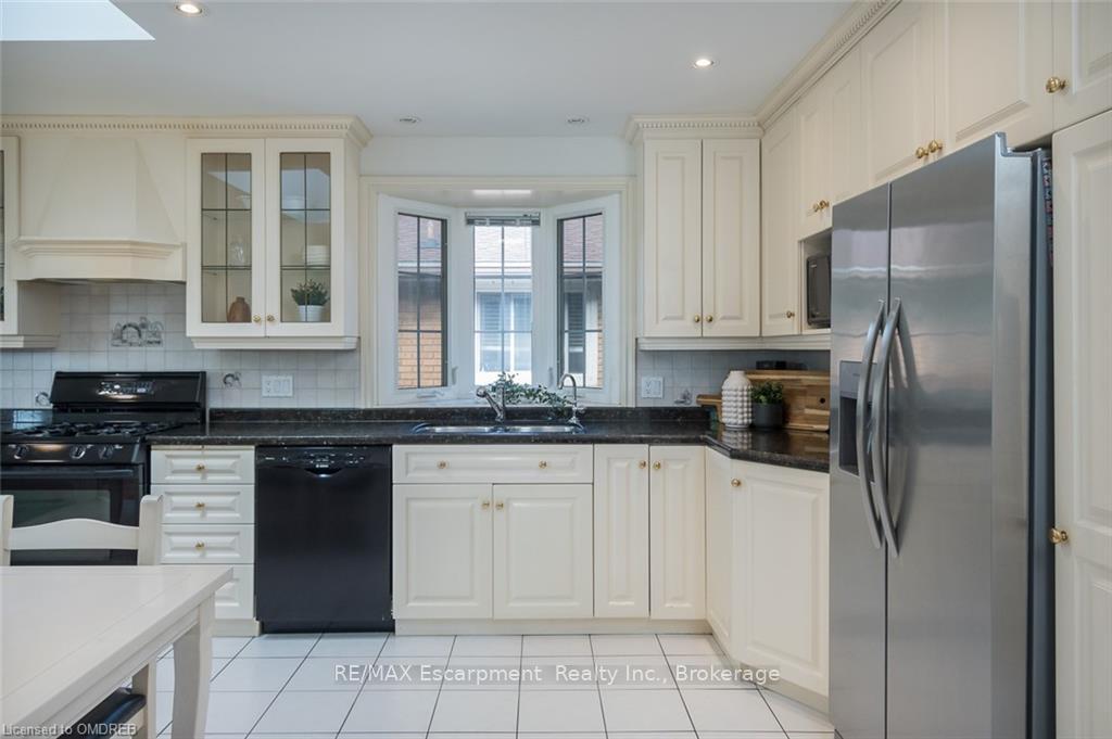 Photo 9 of 172 Oakland Drive, Hamilton, Kentley — HOMEH