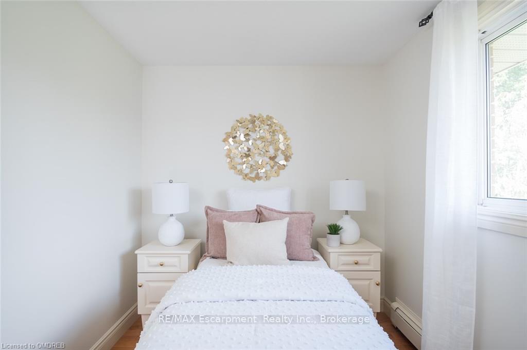 Photo 18 of 172 Oakland Drive, Hamilton, Kentley — HOMEH