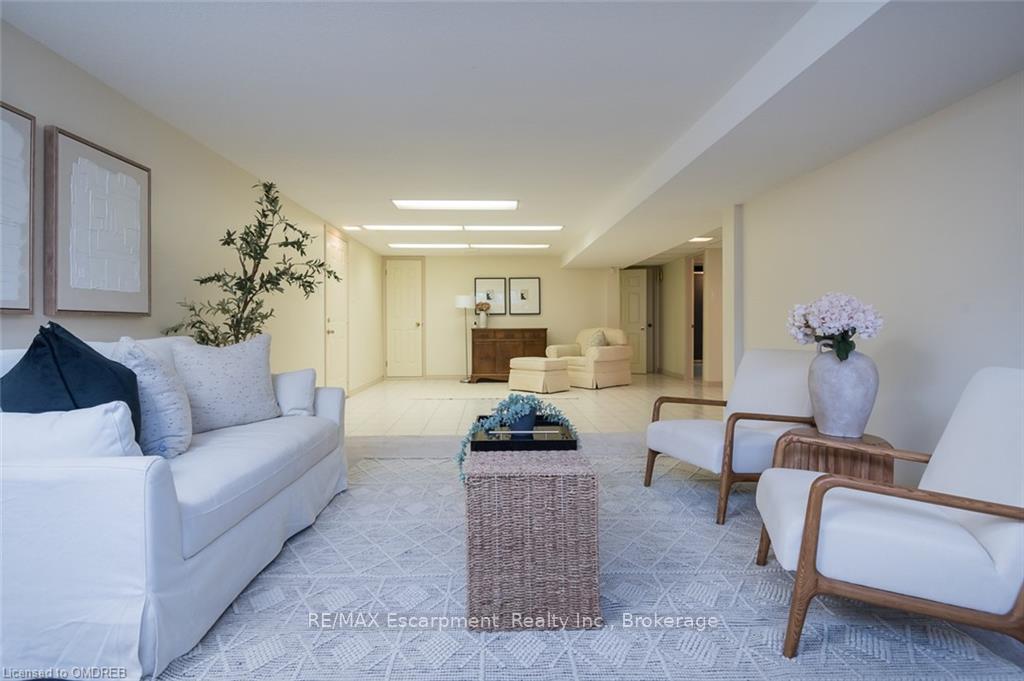 Photo 21 of 172 Oakland Drive, Hamilton, Kentley — HOMEH