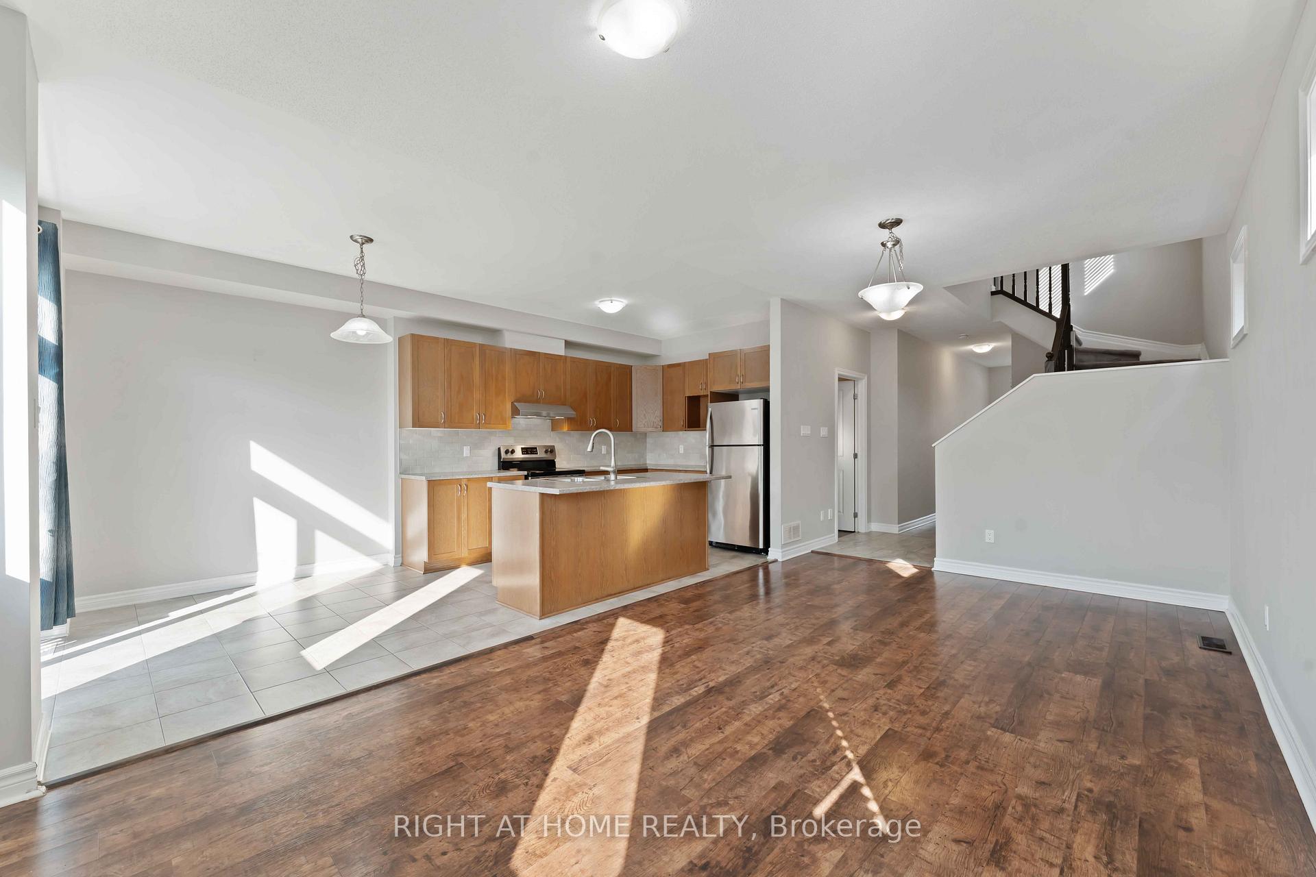 Photo 3 of 2508 Waterlilly Way, Ottawa, Barrhaven - Heritage Park — HOMEH