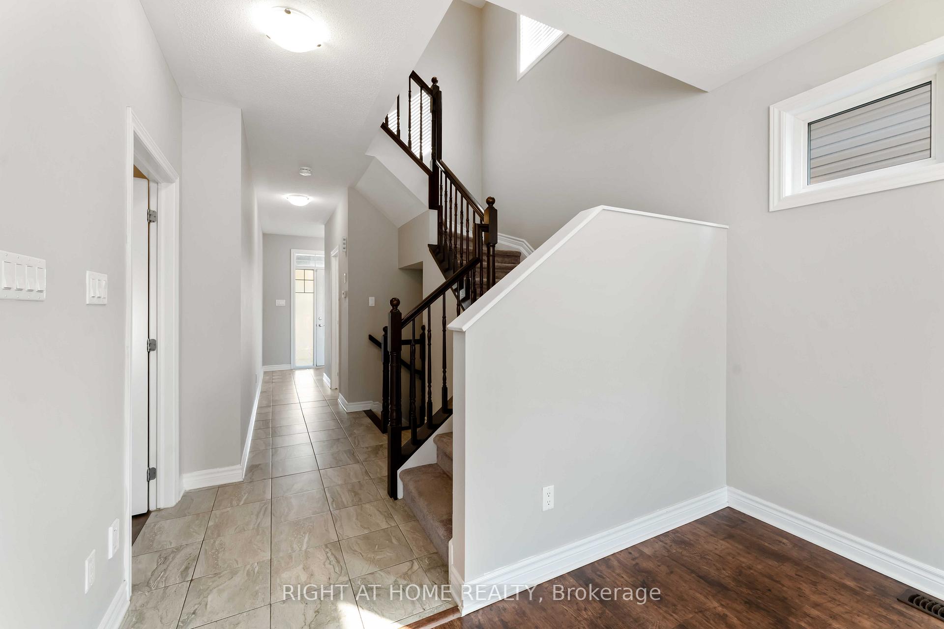 Photo 4 of 2508 Waterlilly Way, Ottawa, Barrhaven - Heritage Park — HOMEH