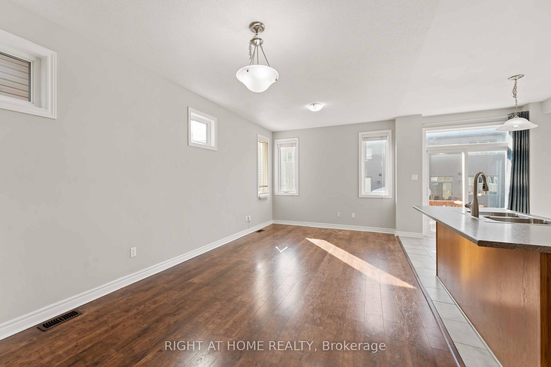 Photo 9 of 2508 Waterlilly Way, Ottawa, Barrhaven - Heritage Park — HOMEH