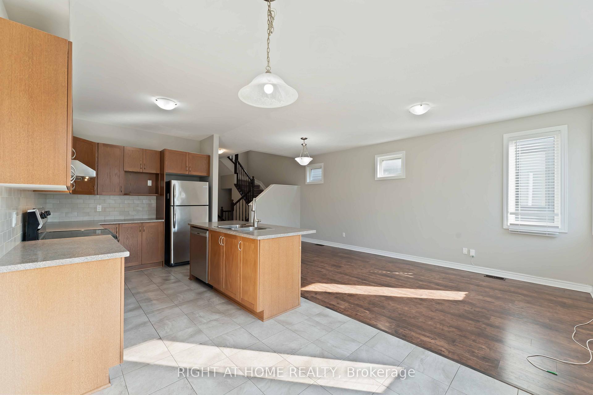 Photo 10 of 2508 Waterlilly Way, Ottawa, Barrhaven - Heritage Park — HOMEH