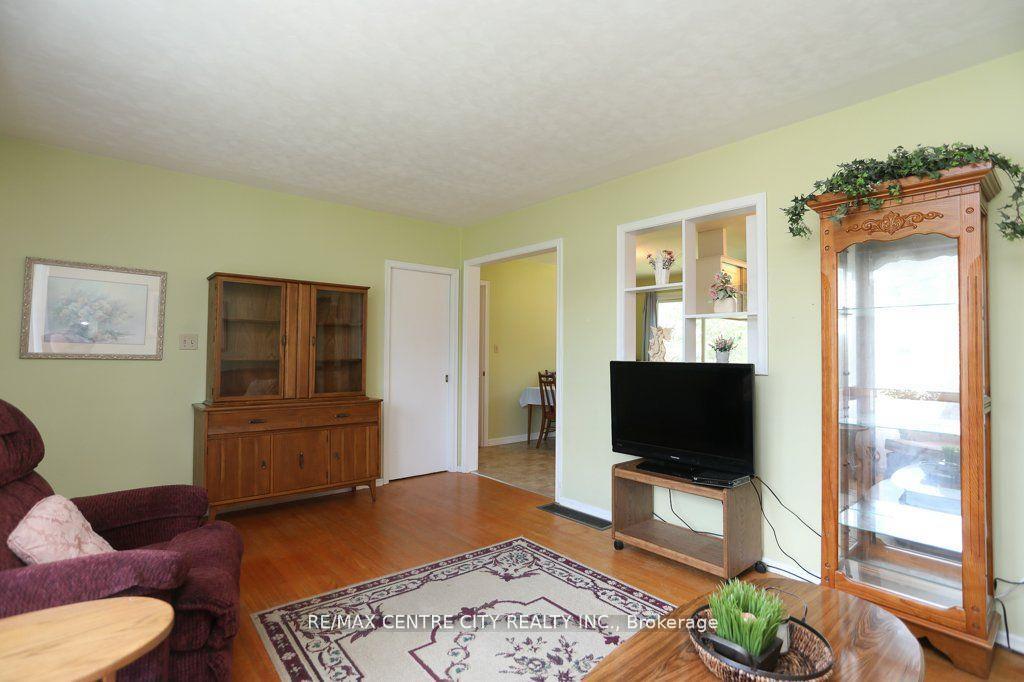 Photo 8 of 82 Fairview Avenue, St. Thomas — HOMEH