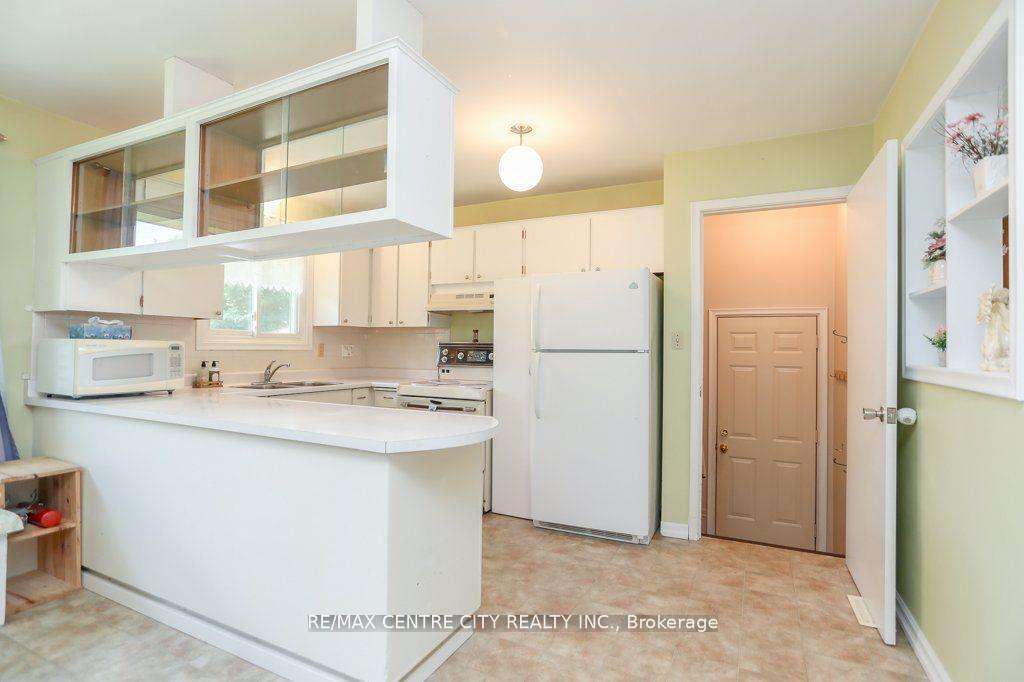 Photo 11 of 82 Fairview Avenue, St. Thomas — HOMEH