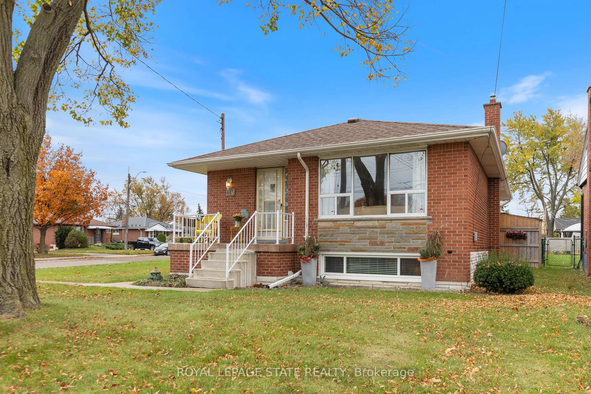 Photo 3 of 814 Tenth Avenue, Hamilton, Hampton Heights — HOMEH