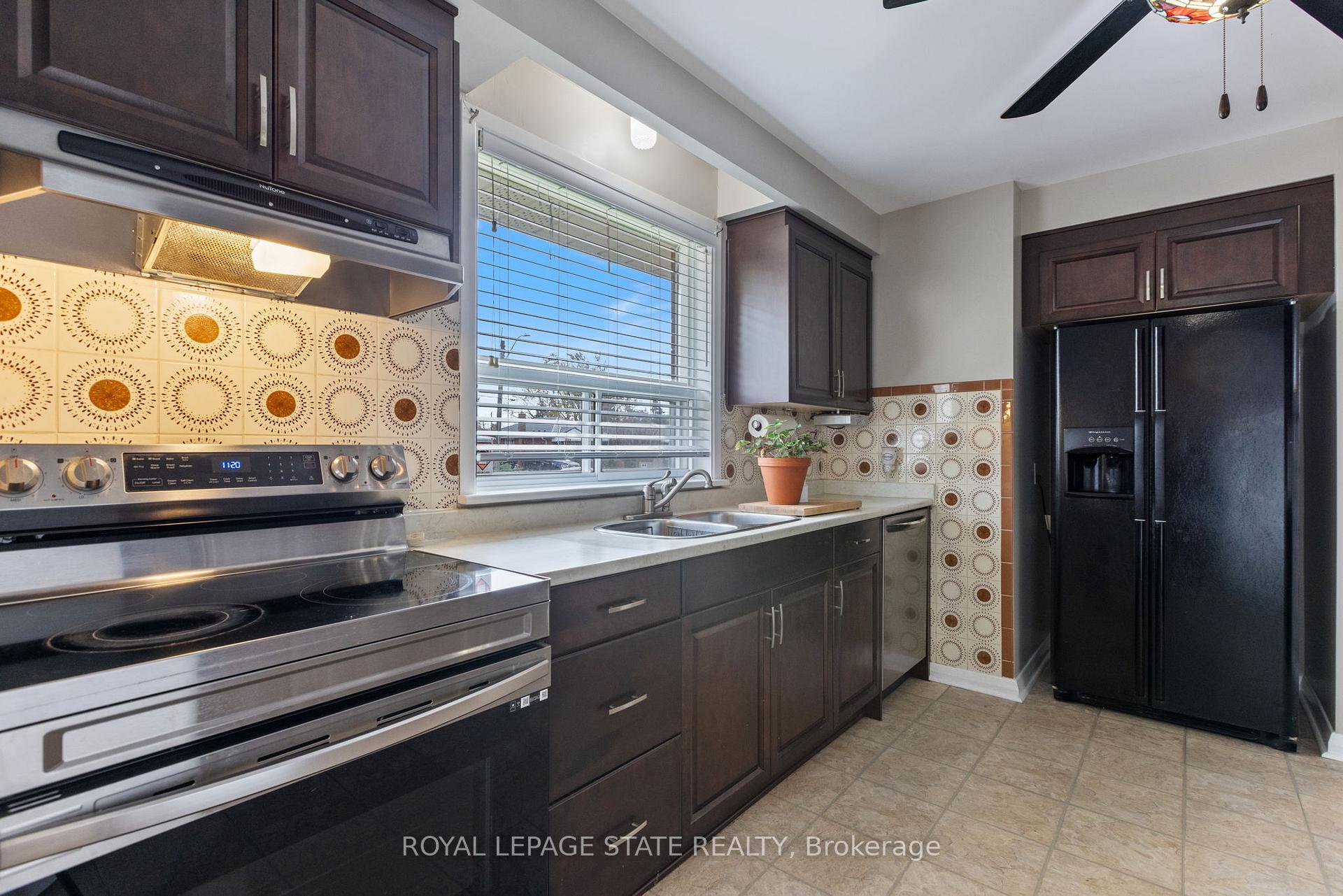 Photo 4 of 814 Tenth Avenue, Hamilton, Hampton Heights — HOMEH
