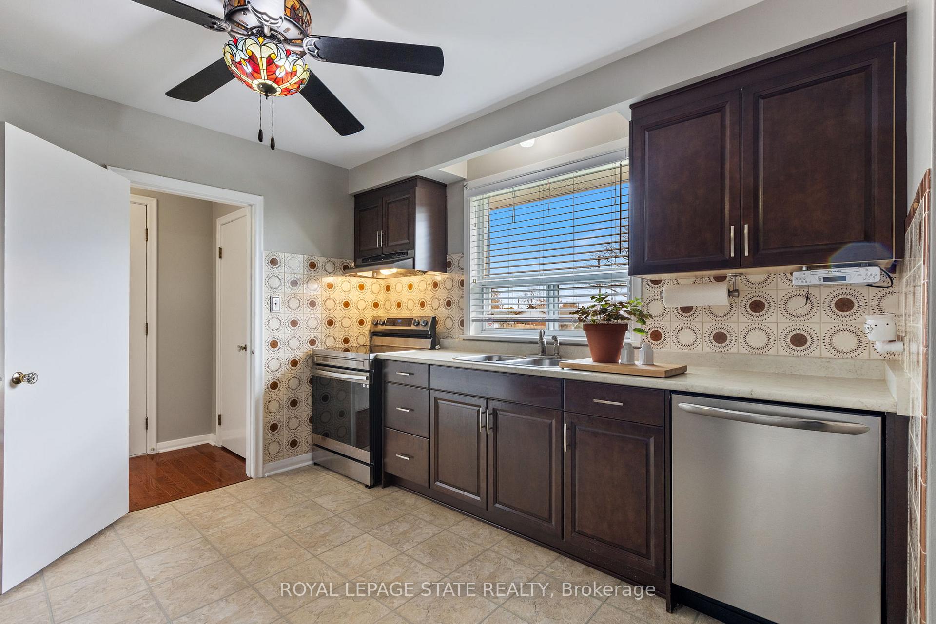 Photo 5 of 814 Tenth Avenue, Hamilton, Hampton Heights — HOMEH