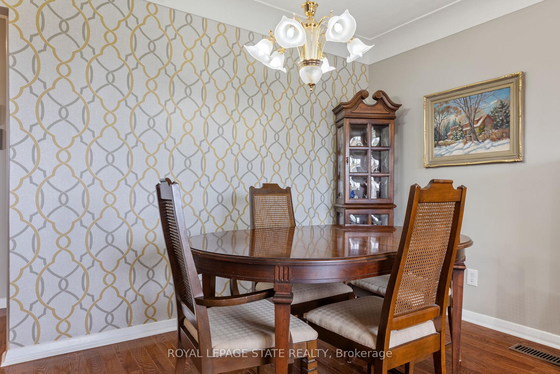 Photo 10 of 814 Tenth Avenue, Hamilton, Hampton Heights — HOMEH