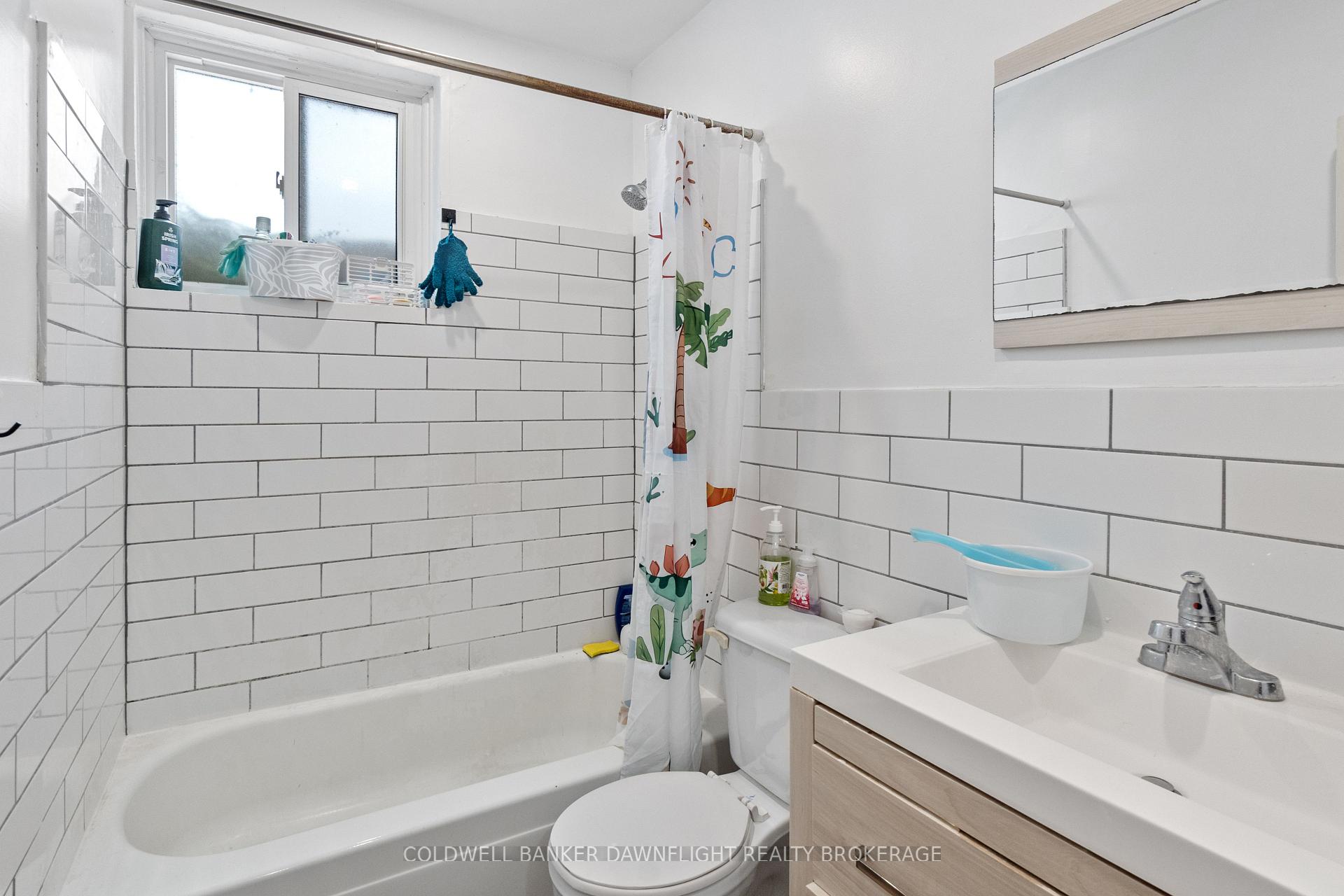 Photo 41 of 115 Picton Street E, Goderich, Goderich (Town) — HOMEH