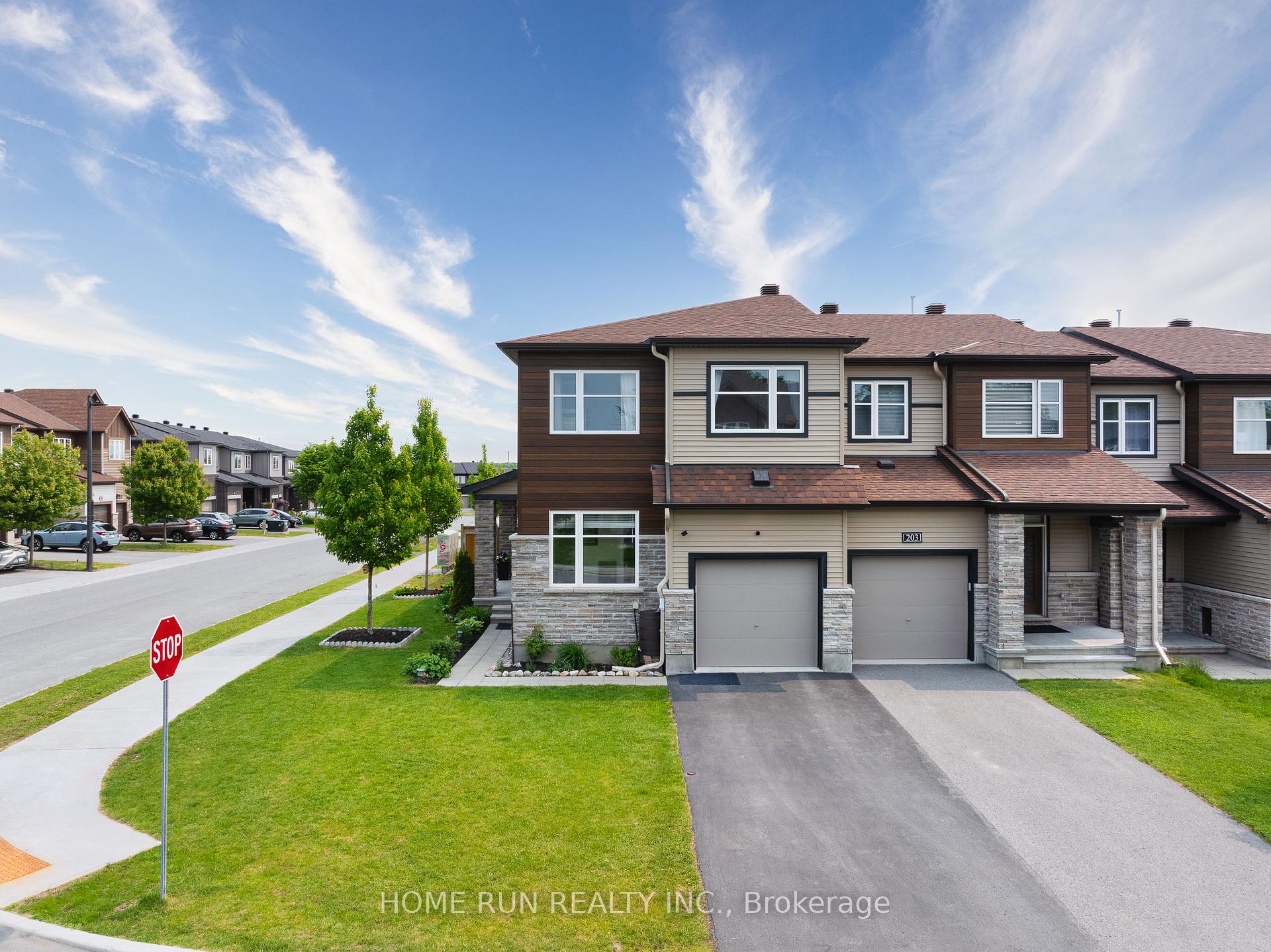 Photo 2 of 156 Bending Way, Ottawa, Barrhaven - Hearts Desire — HOMEH