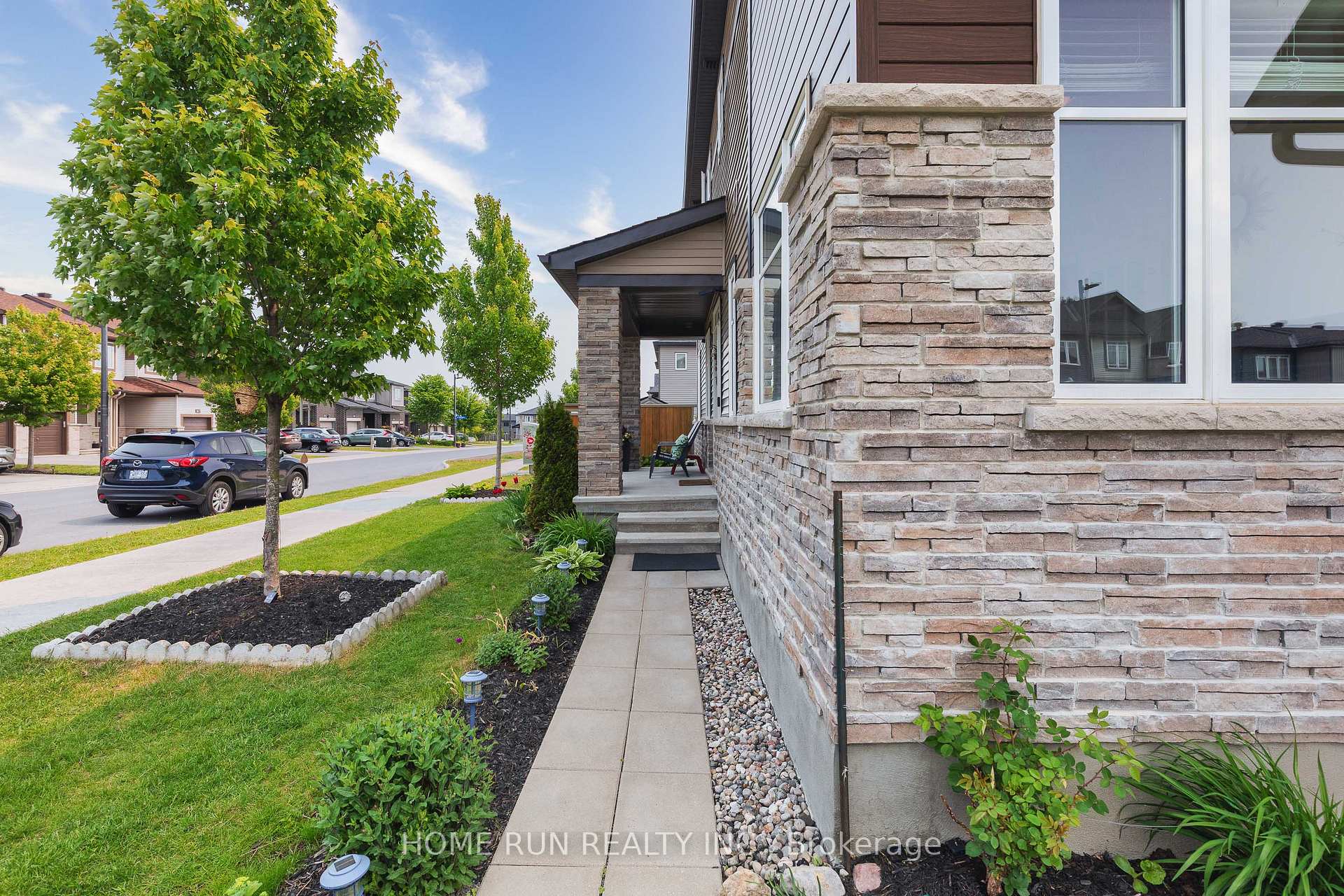 Photo 4 of 156 Bending Way, Ottawa, Barrhaven - Hearts Desire — HOMEH