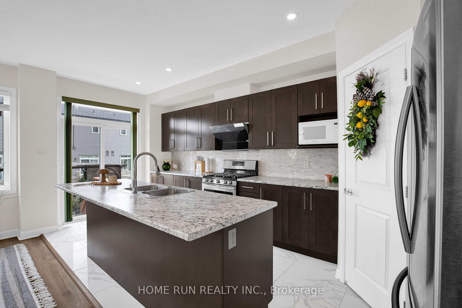 Photo 15 of 156 Bending Way, Ottawa, Barrhaven - Hearts Desire — HOMEH