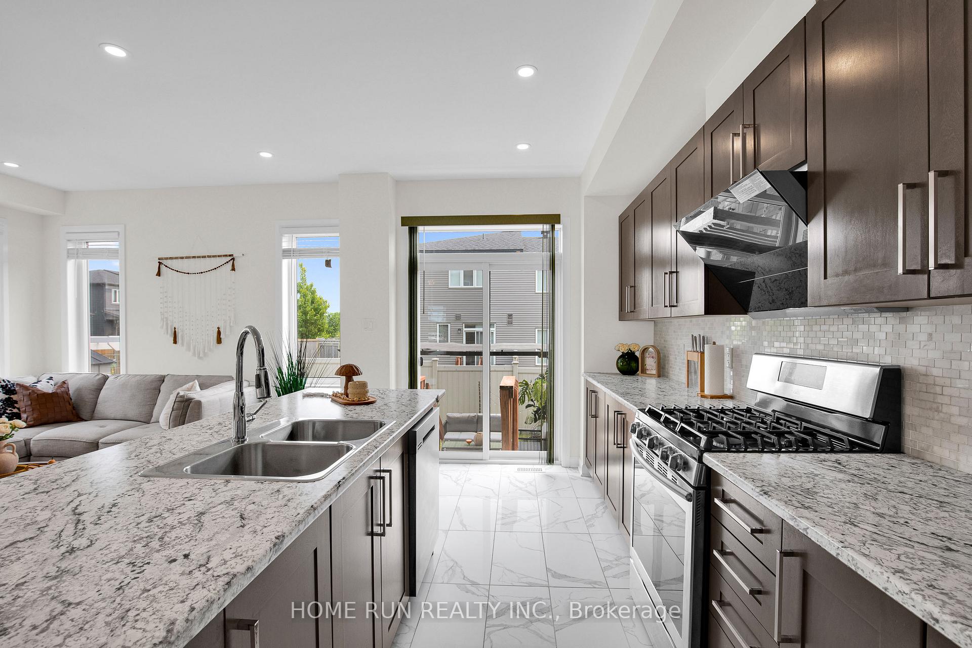 Photo 17 of 156 Bending Way, Ottawa, Barrhaven - Hearts Desire — HOMEH