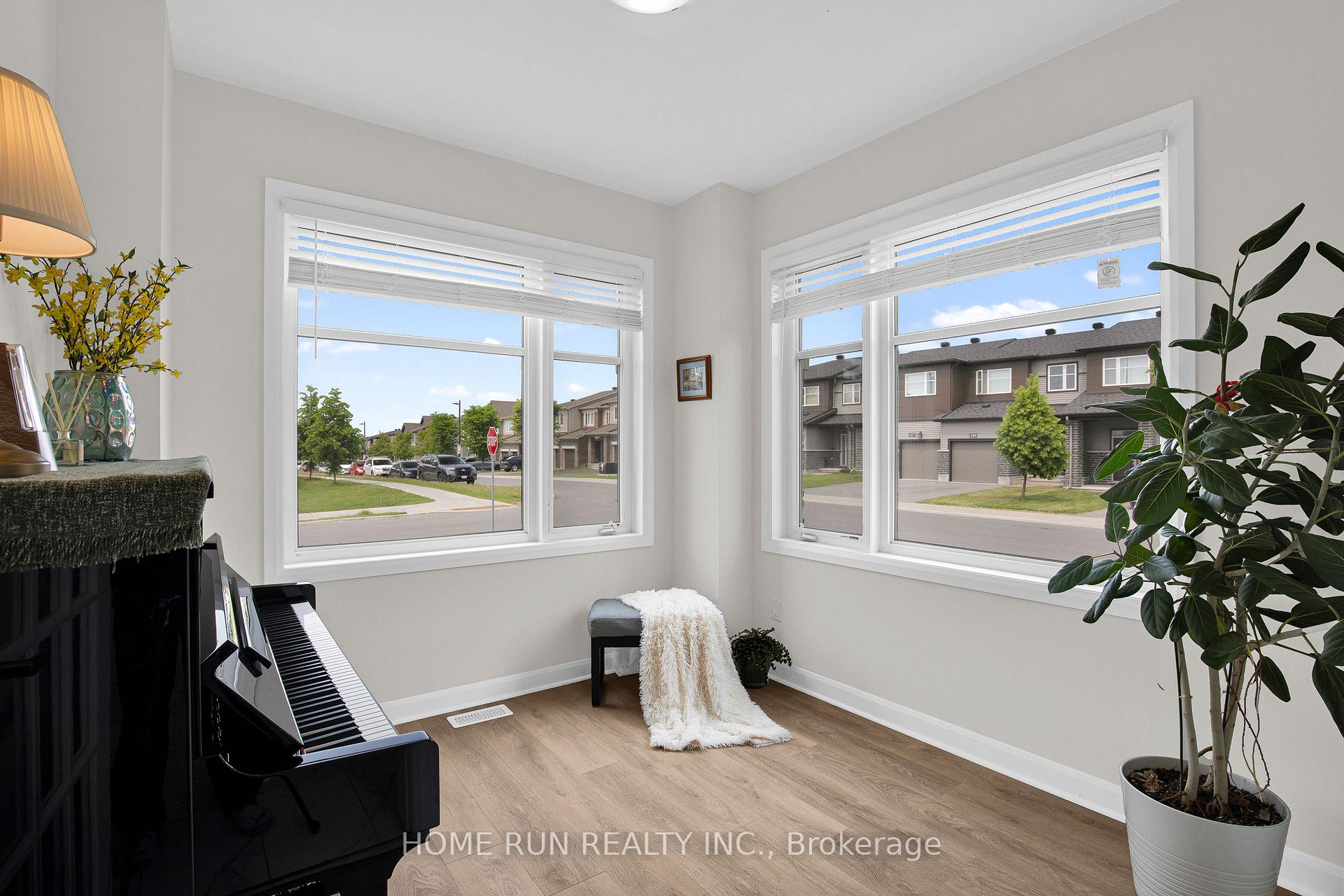 Photo 19 of 156 Bending Way, Ottawa, Barrhaven - Hearts Desire — HOMEH
