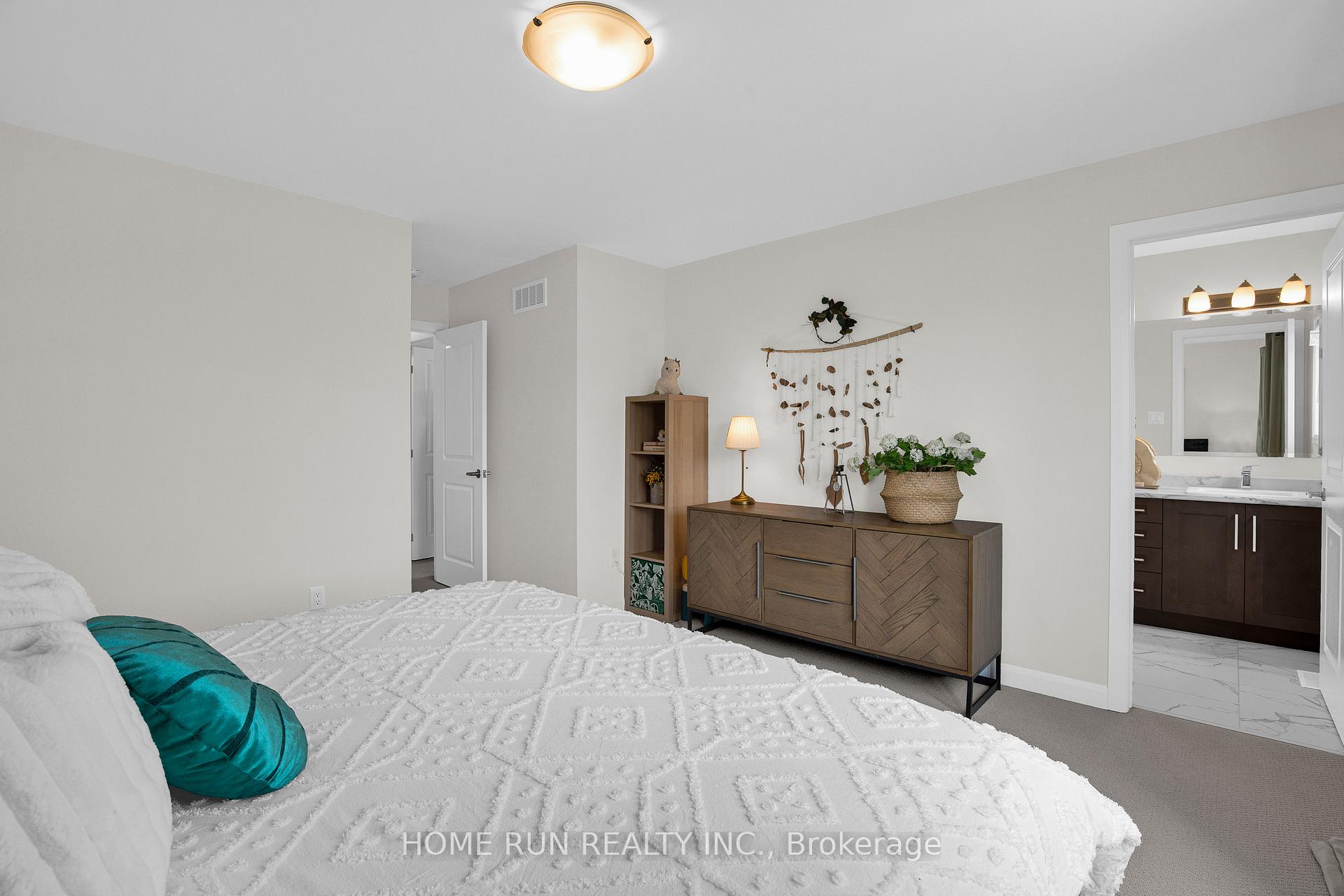 Photo 24 of 156 Bending Way, Ottawa, Barrhaven - Hearts Desire — HOMEH