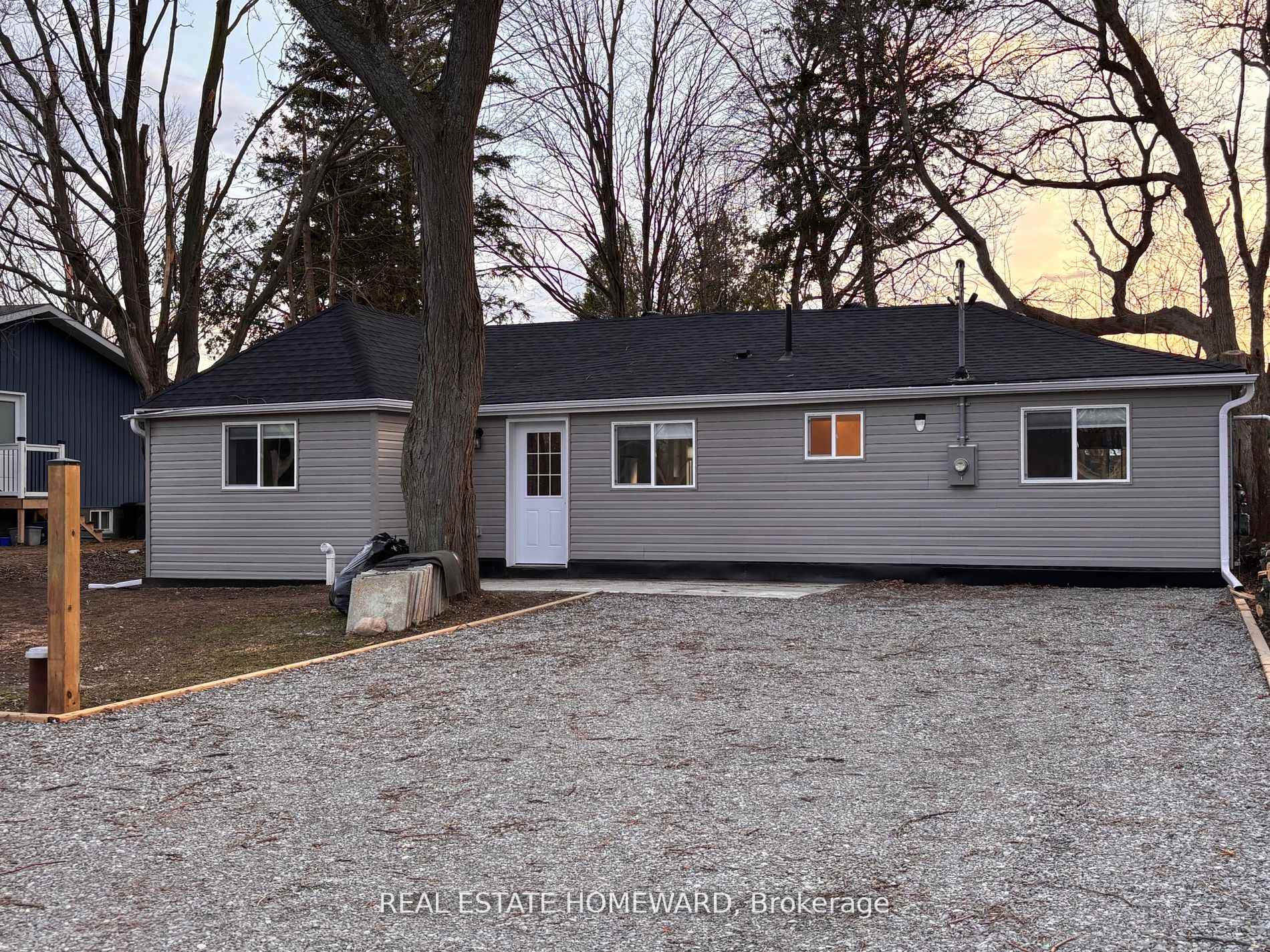 Photo 2 of 950 Yonge Street, Barrie, Rural Barrie Southeast — HOMEH