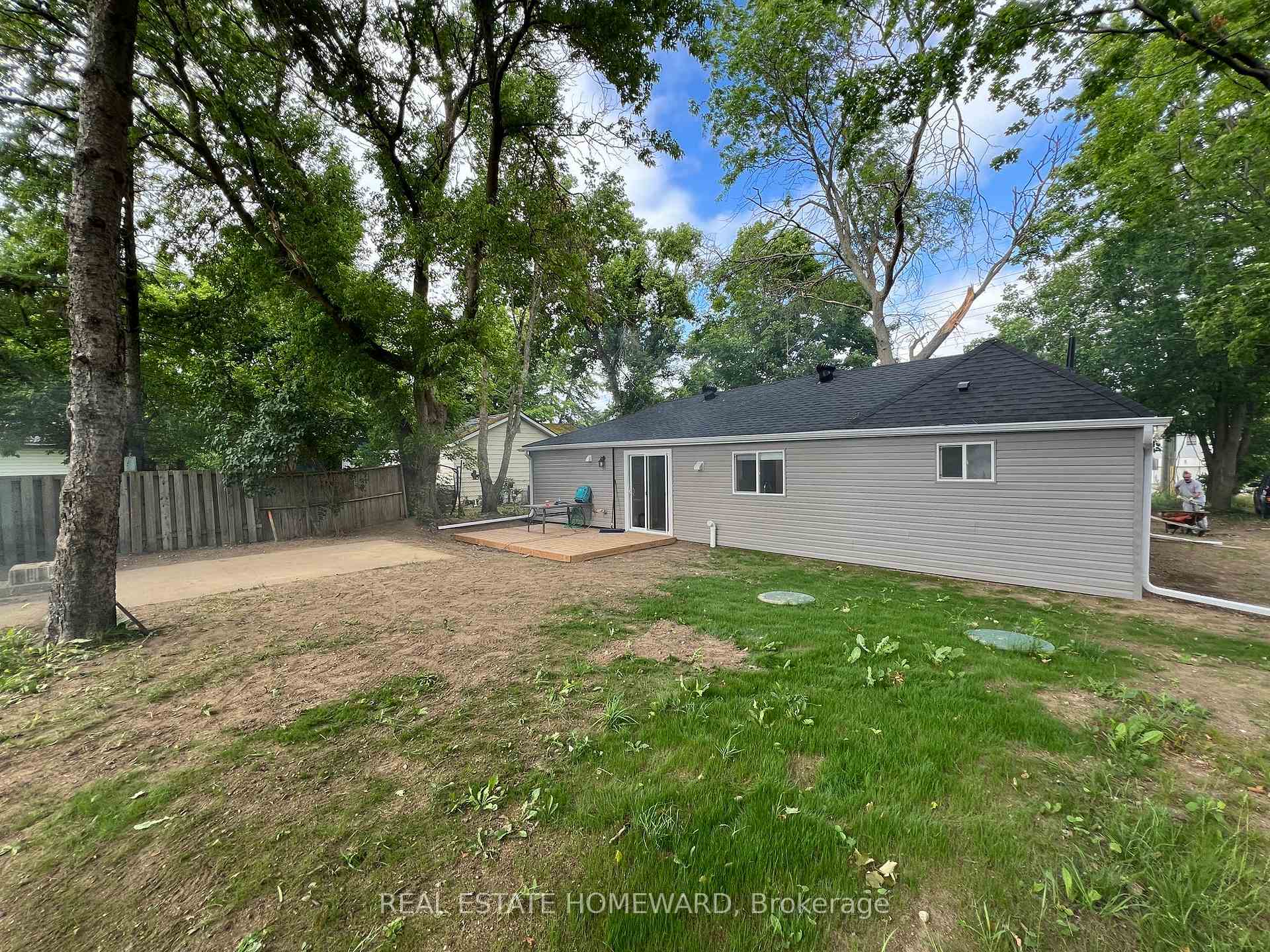 Photo 23 of 950 Yonge Street, Barrie, Rural Barrie Southeast — HOMEH