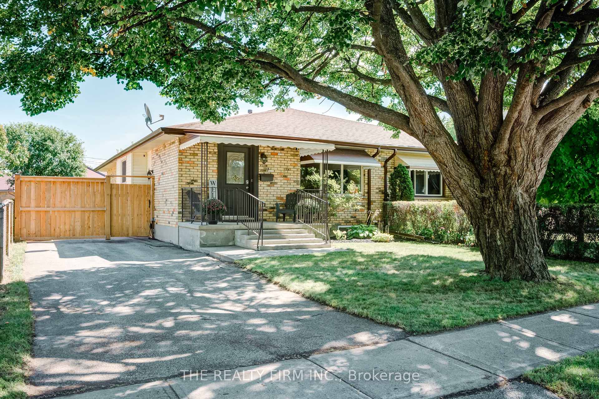 Photo 1 of 209 Highview Drive, St. Thomas — HOMEH
