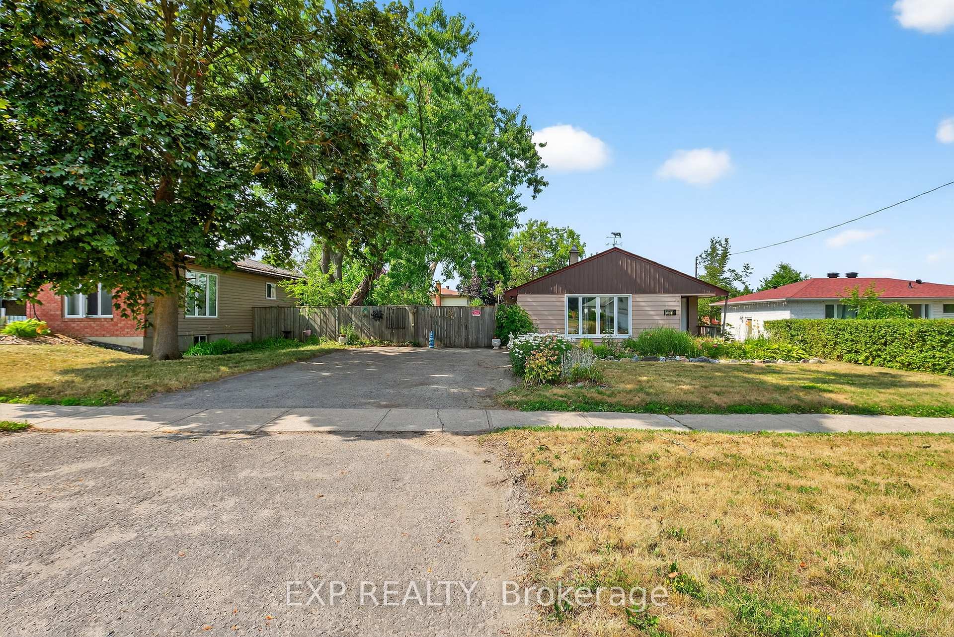 Photo 2 of 192 Little Avenue, Barrie, Allandale Heights — HOMEH