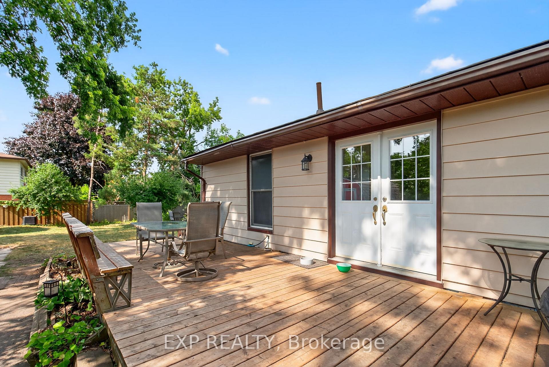 Photo 3 of 192 Little Avenue, Barrie, Allandale Heights — HOMEH