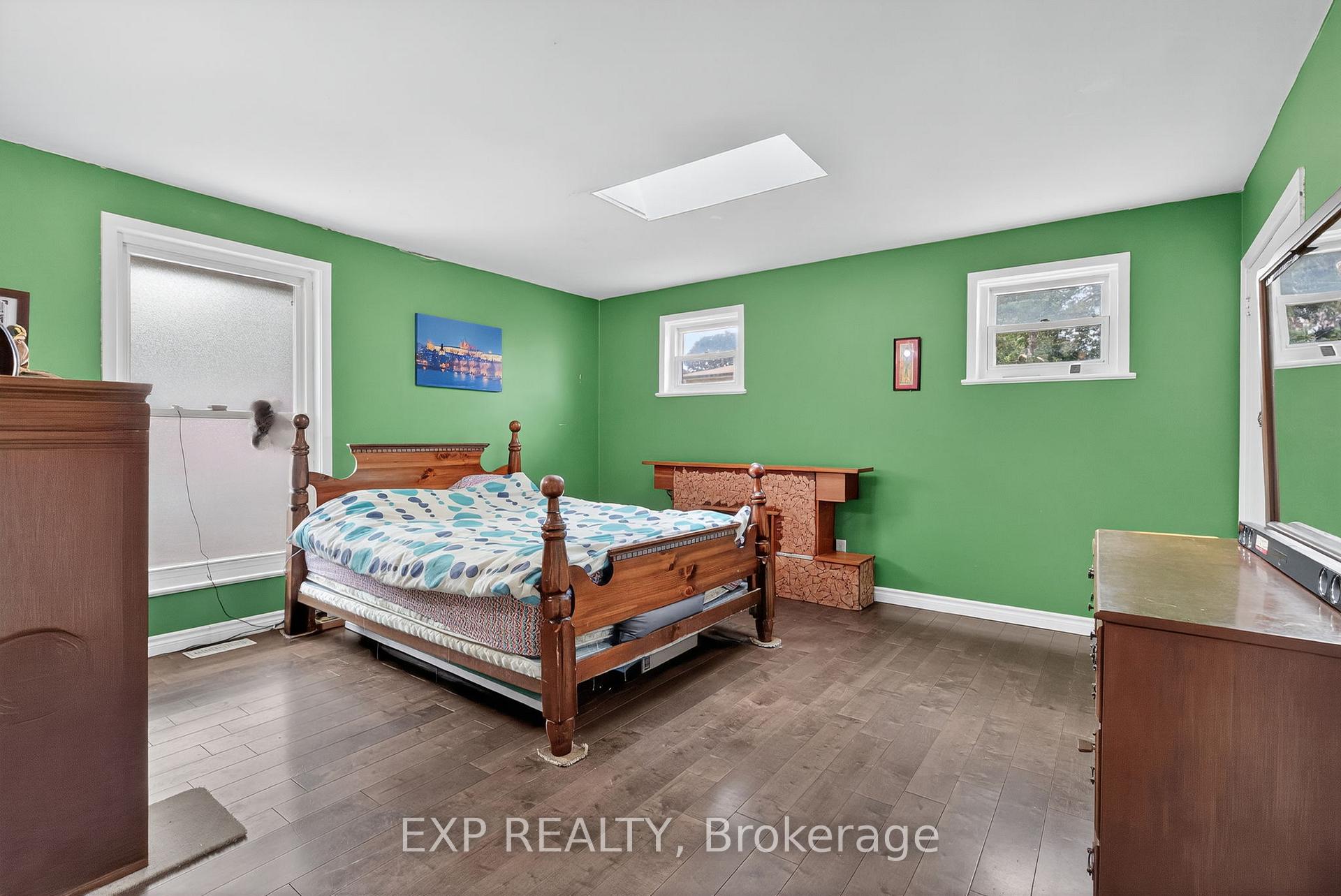 Photo 16 of 192 Little Avenue, Barrie, Allandale Heights — HOMEH