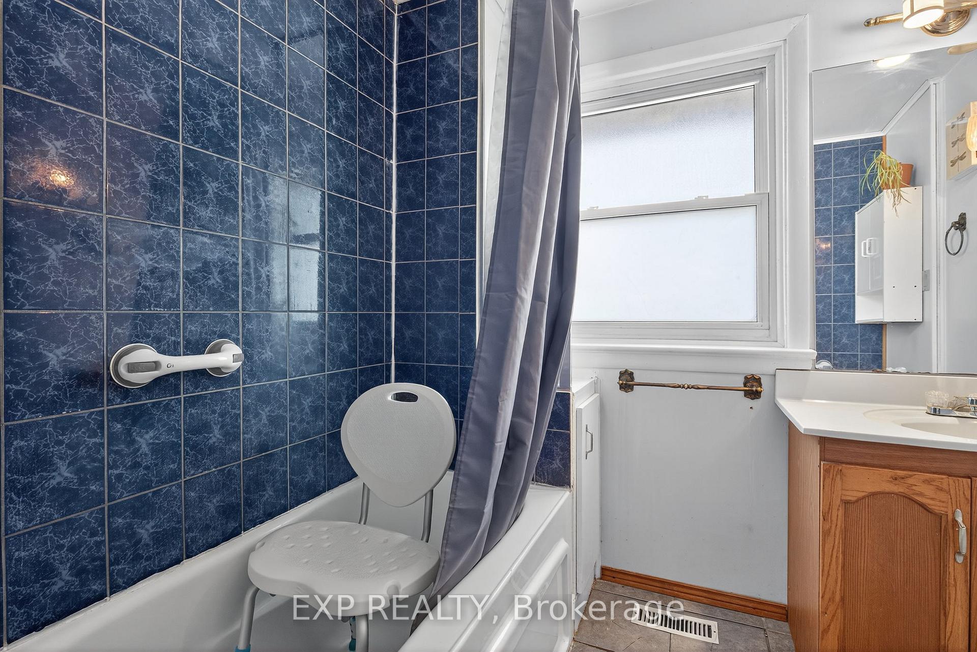 Photo 17 of 192 Little Avenue, Barrie, Allandale Heights — HOMEH