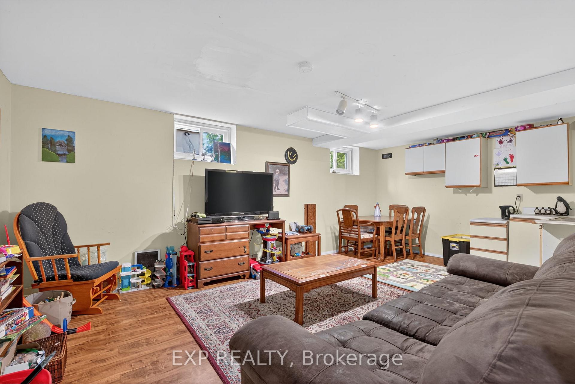 Photo 19 of 192 Little Avenue, Barrie, Allandale Heights — HOMEH