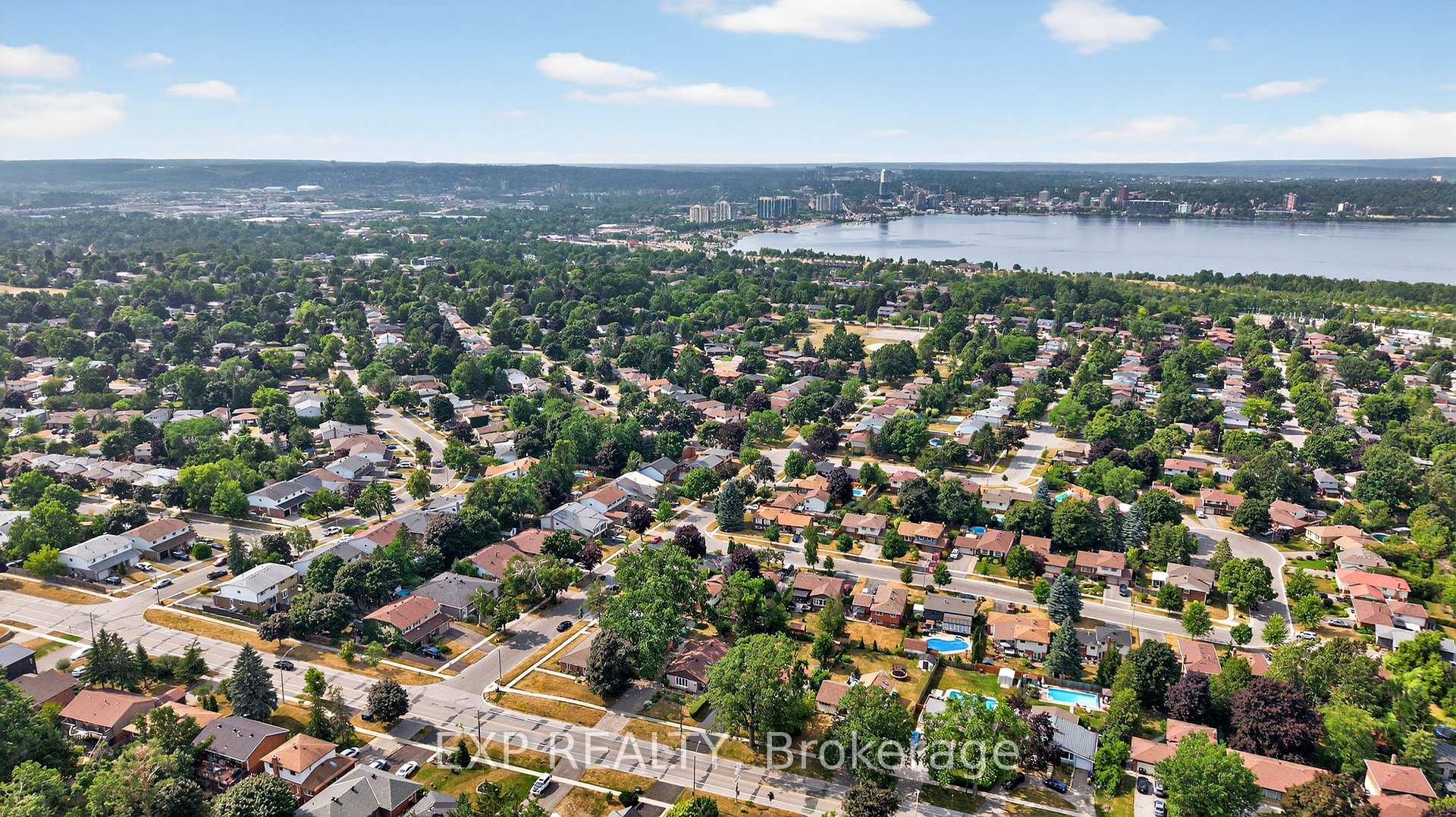 Photo 29 of 192 Little Avenue, Barrie, Allandale Heights — HOMEH