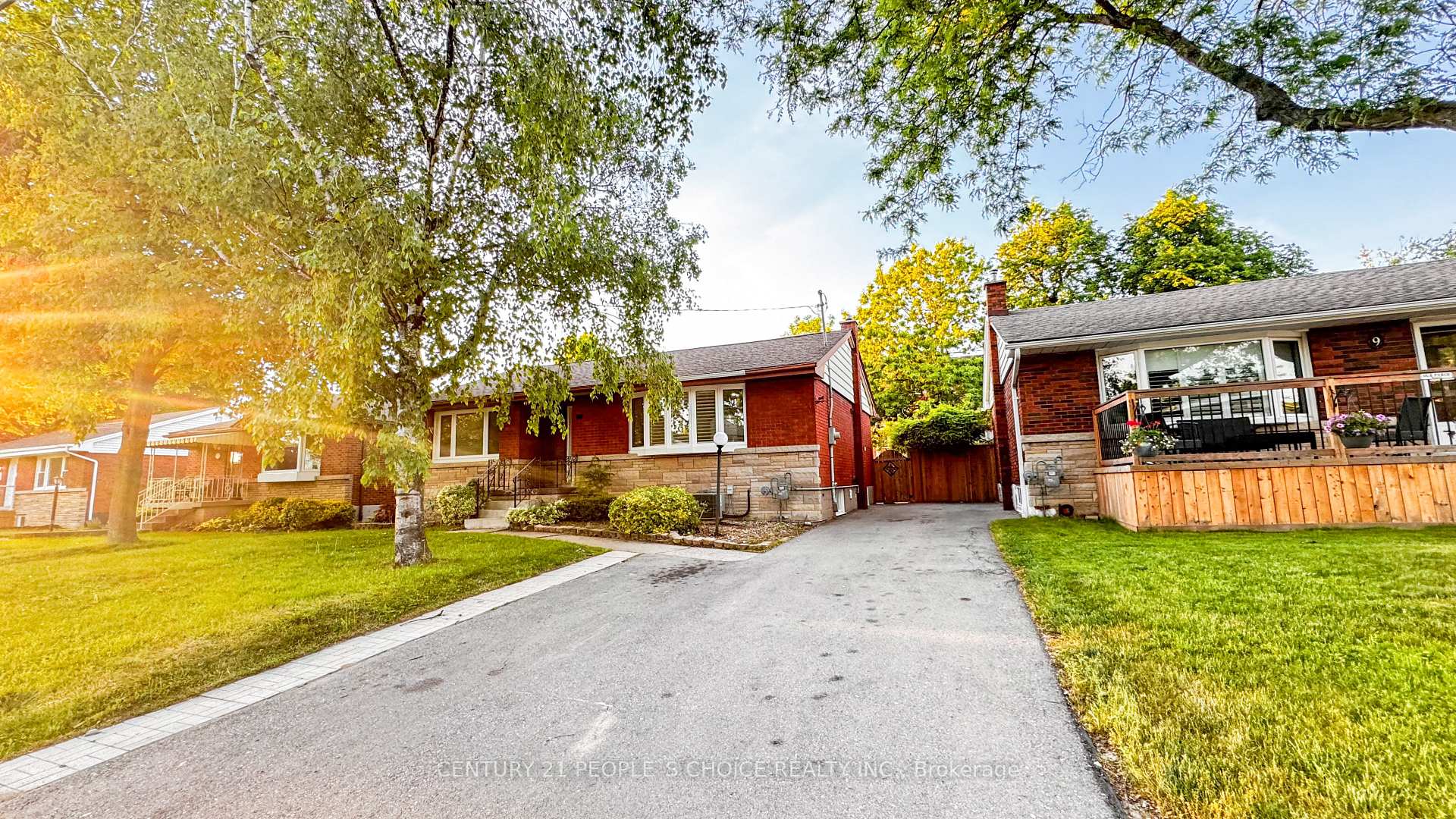 Photo 3 of 7 Hardale Crescent, Hamilton, Huntington — HOMEH