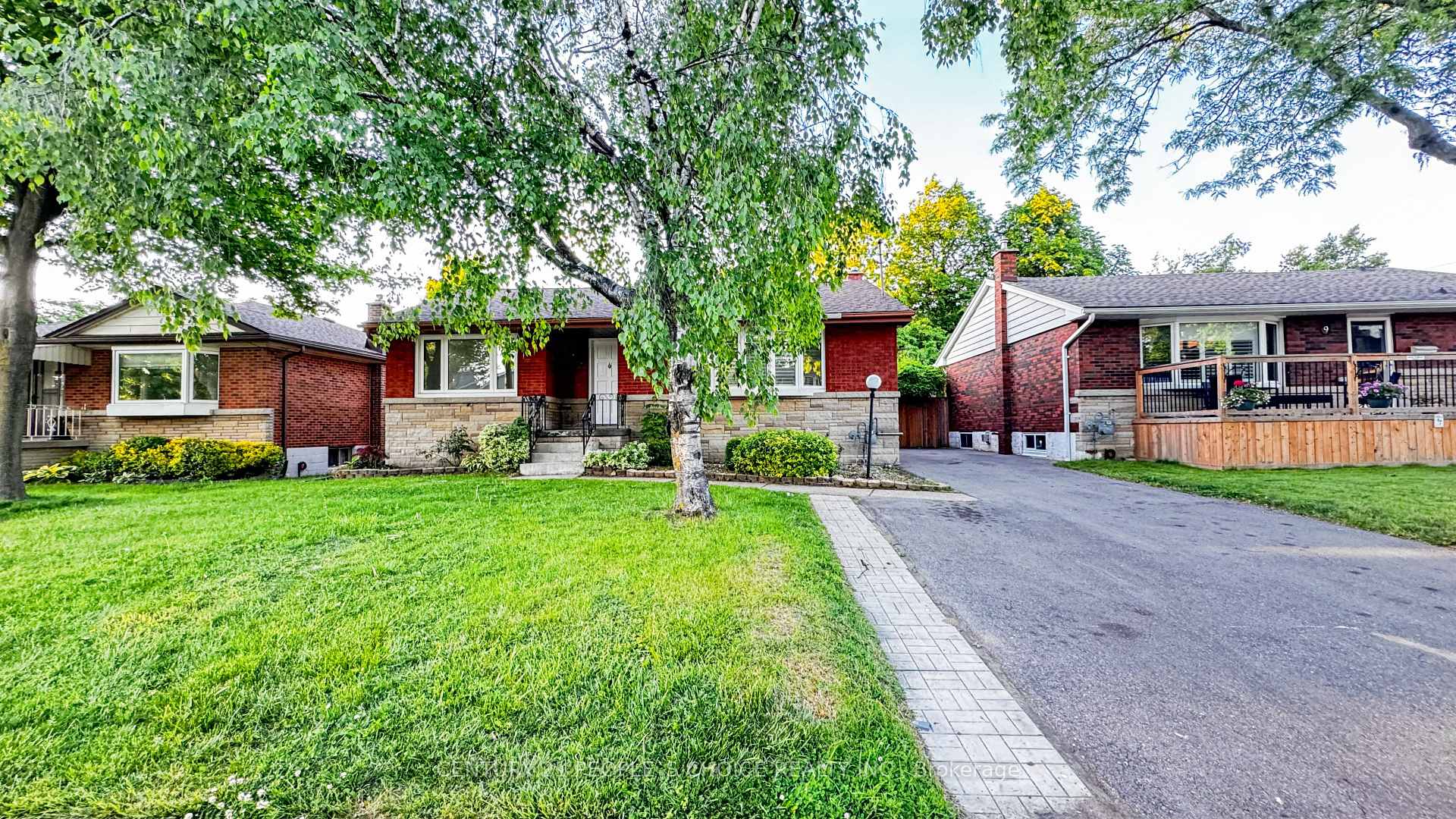 Photo 4 of 7 Hardale Crescent, Hamilton, Huntington — HOMEH