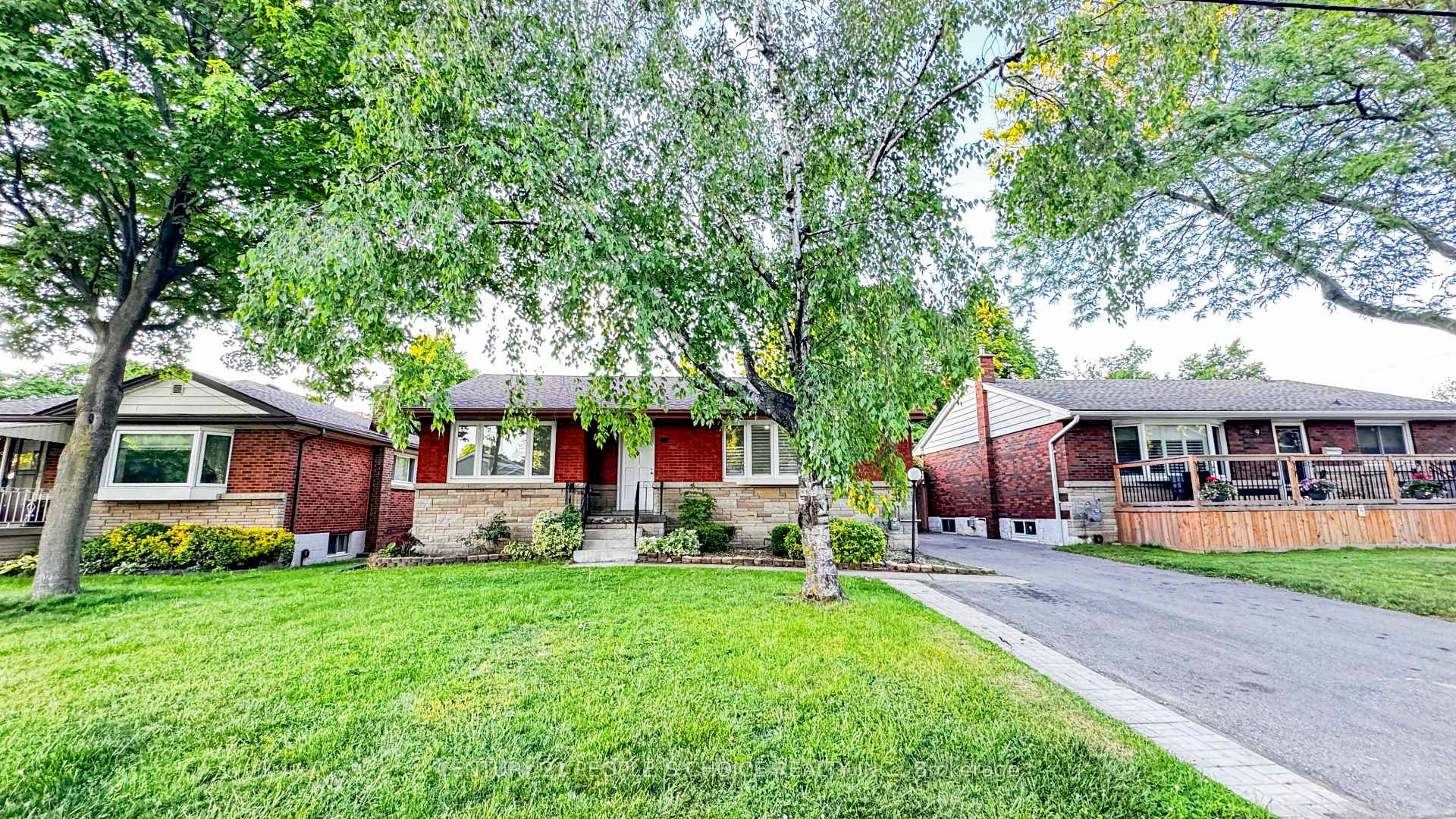 Photo 6 of 7 Hardale Crescent, Hamilton, Huntington — HOMEH
