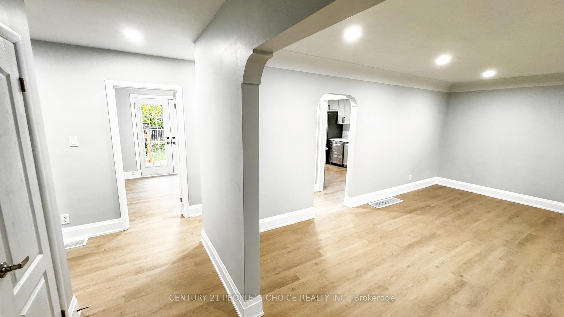 Photo 10 of 7 Hardale Crescent, Hamilton, Huntington — HOMEH
