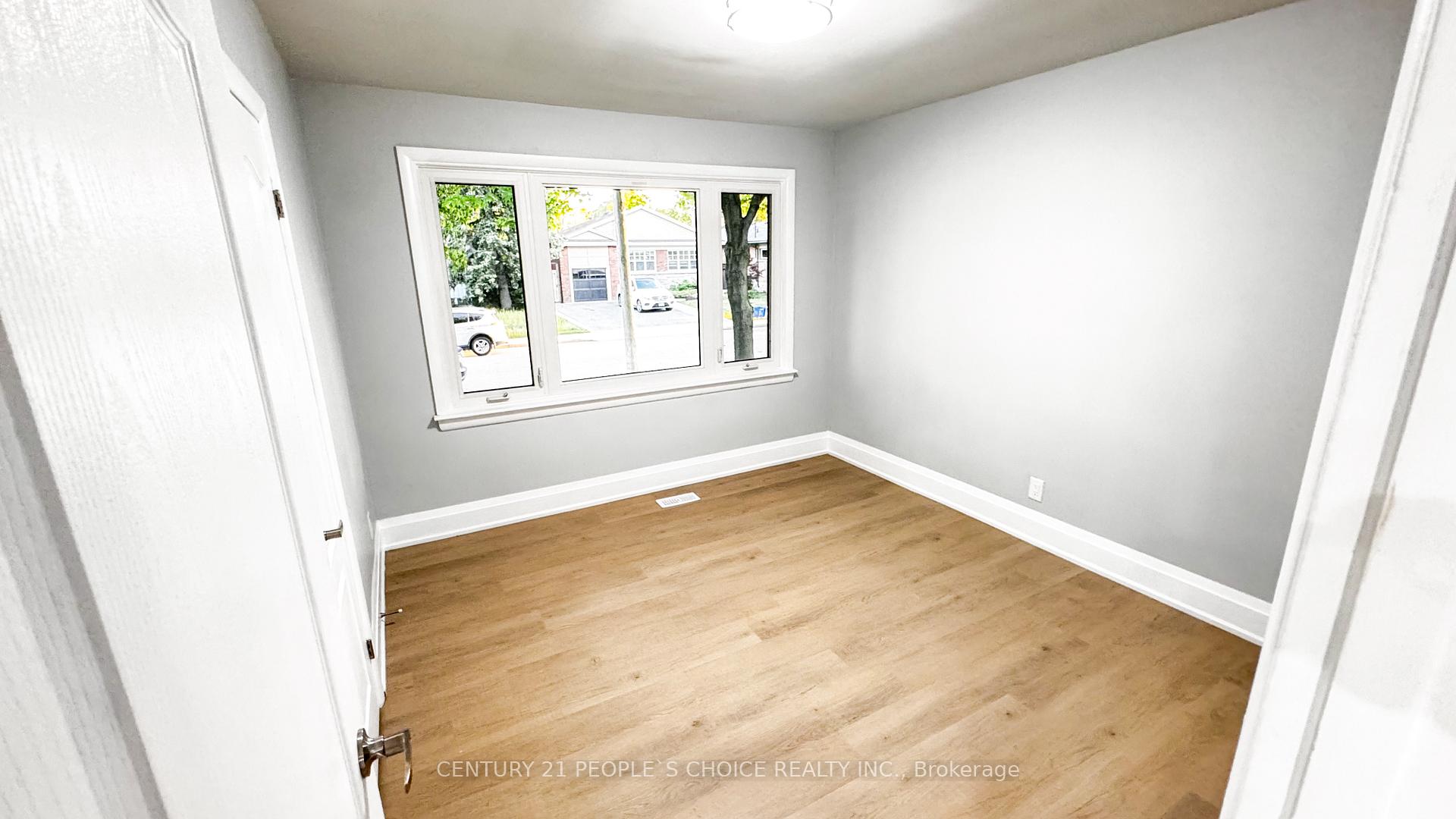 Photo 11 of 7 Hardale Crescent, Hamilton, Huntington — HOMEH
