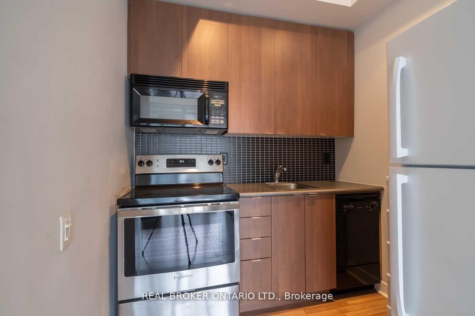 Photo 5 of Unit 2403, 8 Colborne Street, Toronto, Waterfront Communities — HOMEH