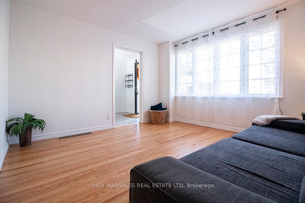 Photo 3 of 325 Hunter Street W, Hamilton, Kirkendall — HOMEH